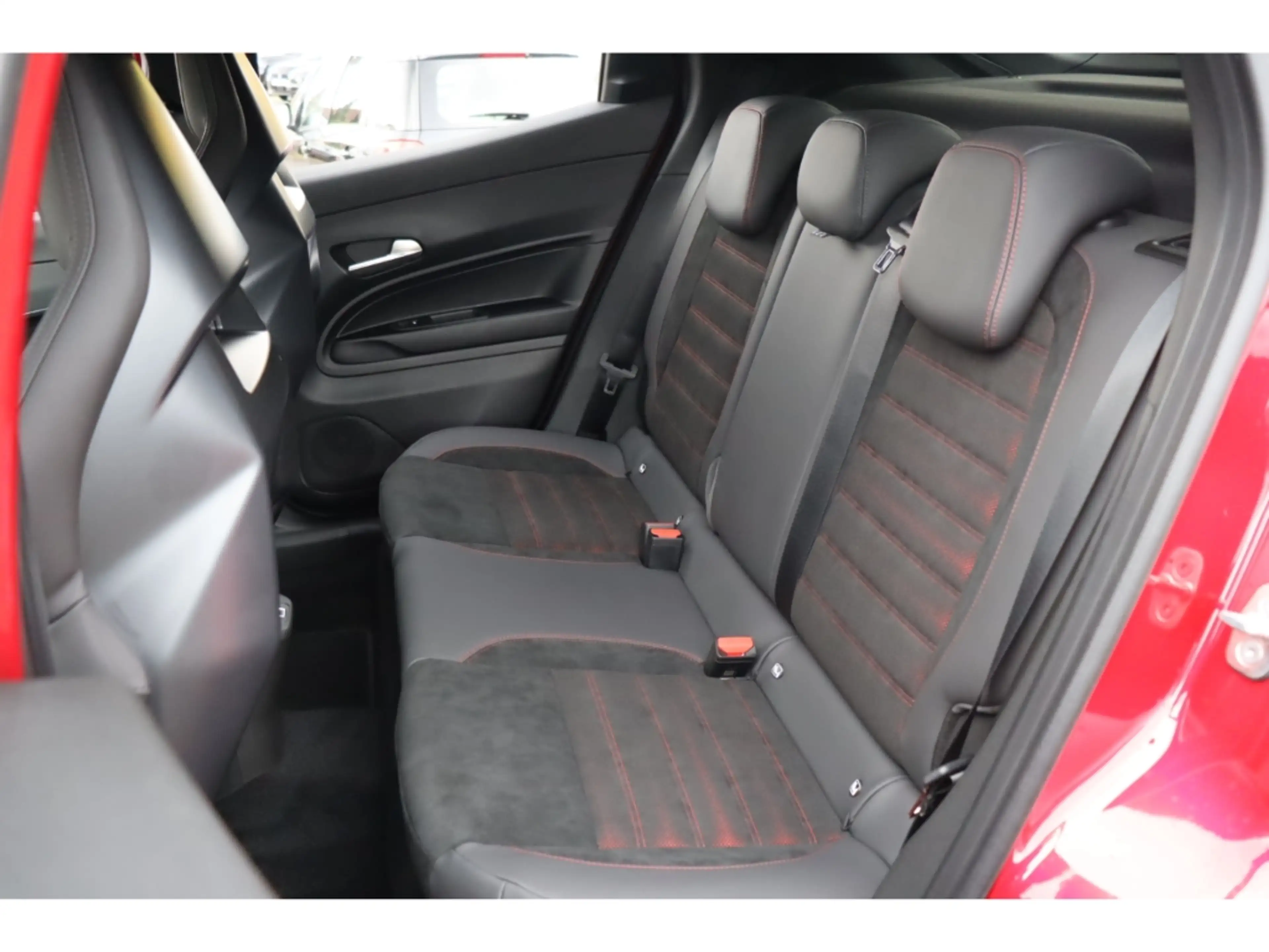 Alfa Romeo Junior IBRIDA Q4 1.2 VGT 145PS DCT6 SPORT SABELT — photo 11