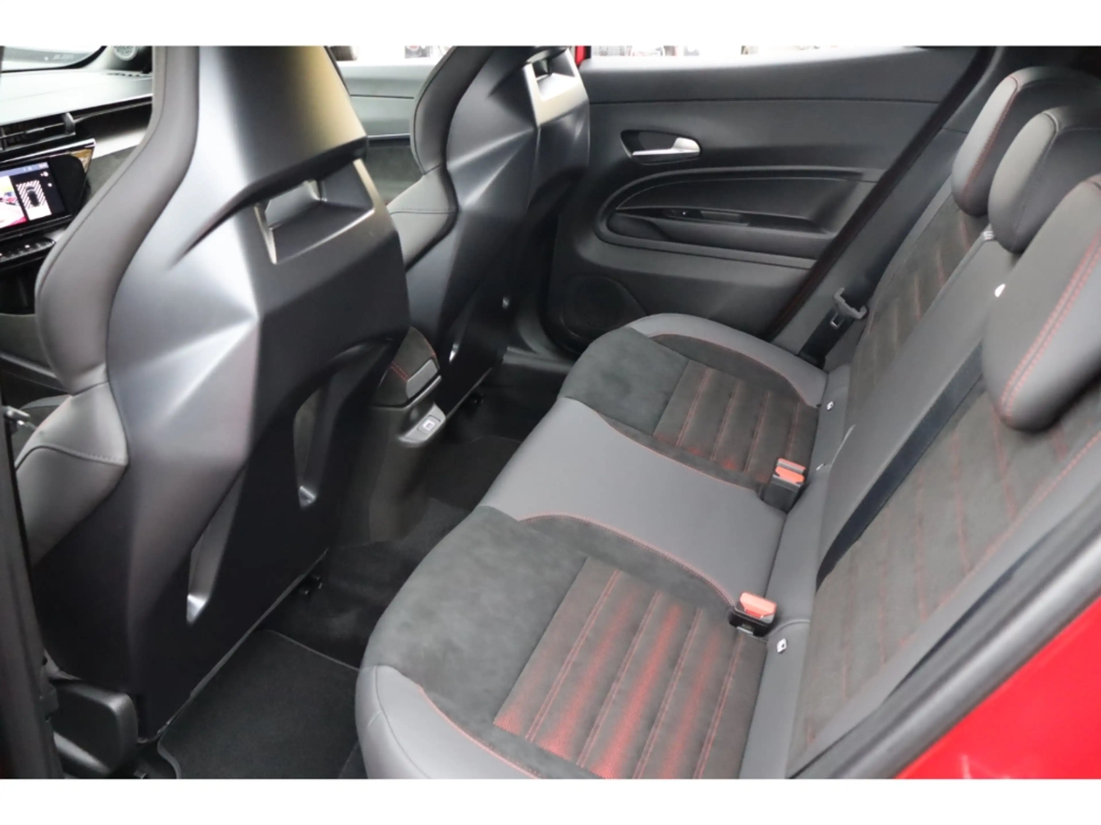 Alfa Romeo Junior IBRIDA Q4 1.2 VGT 145PS DCT6 SPORT SABELT — photo 12