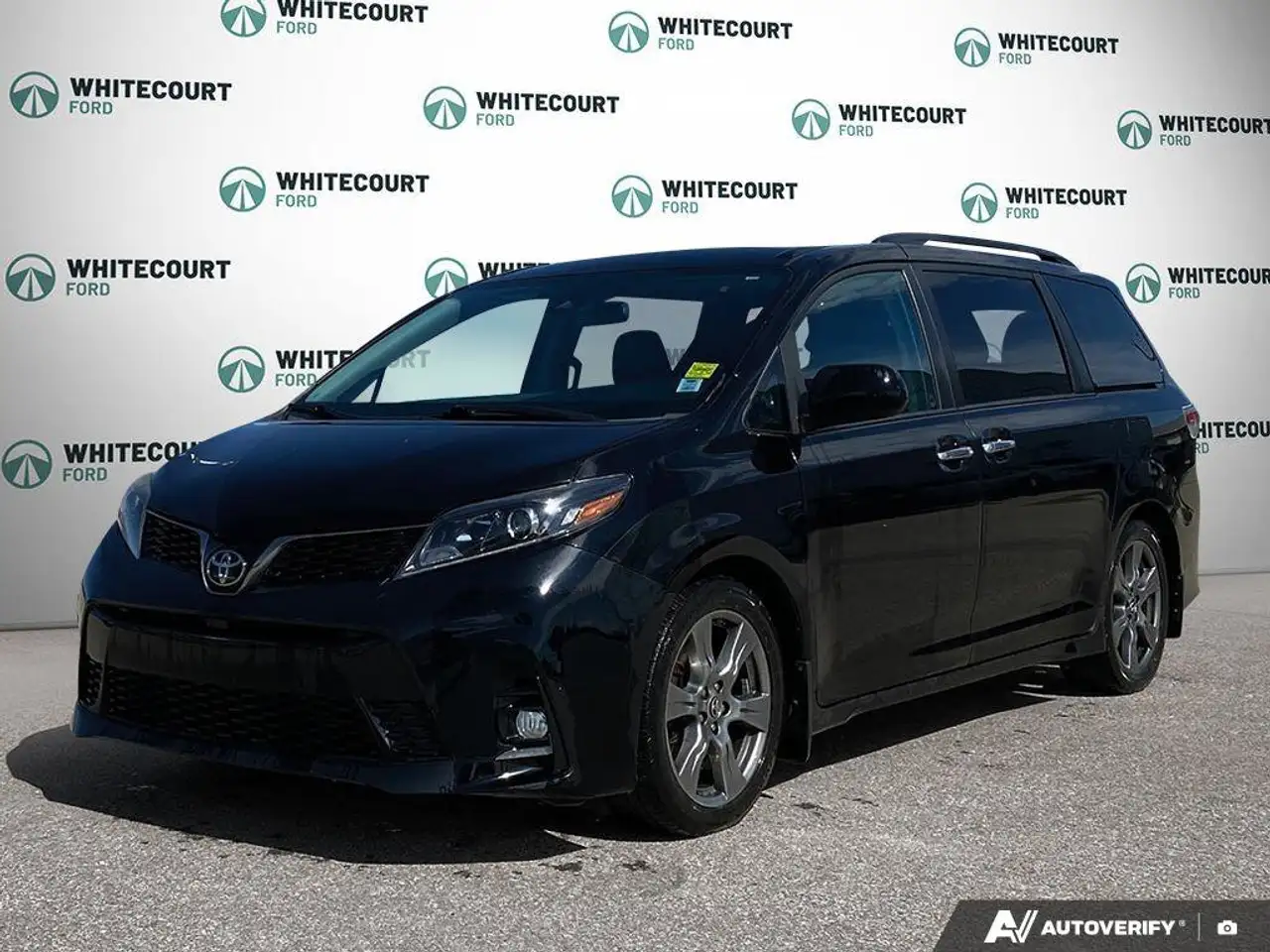 Toyota Sienna снимка Toyota Sienna
