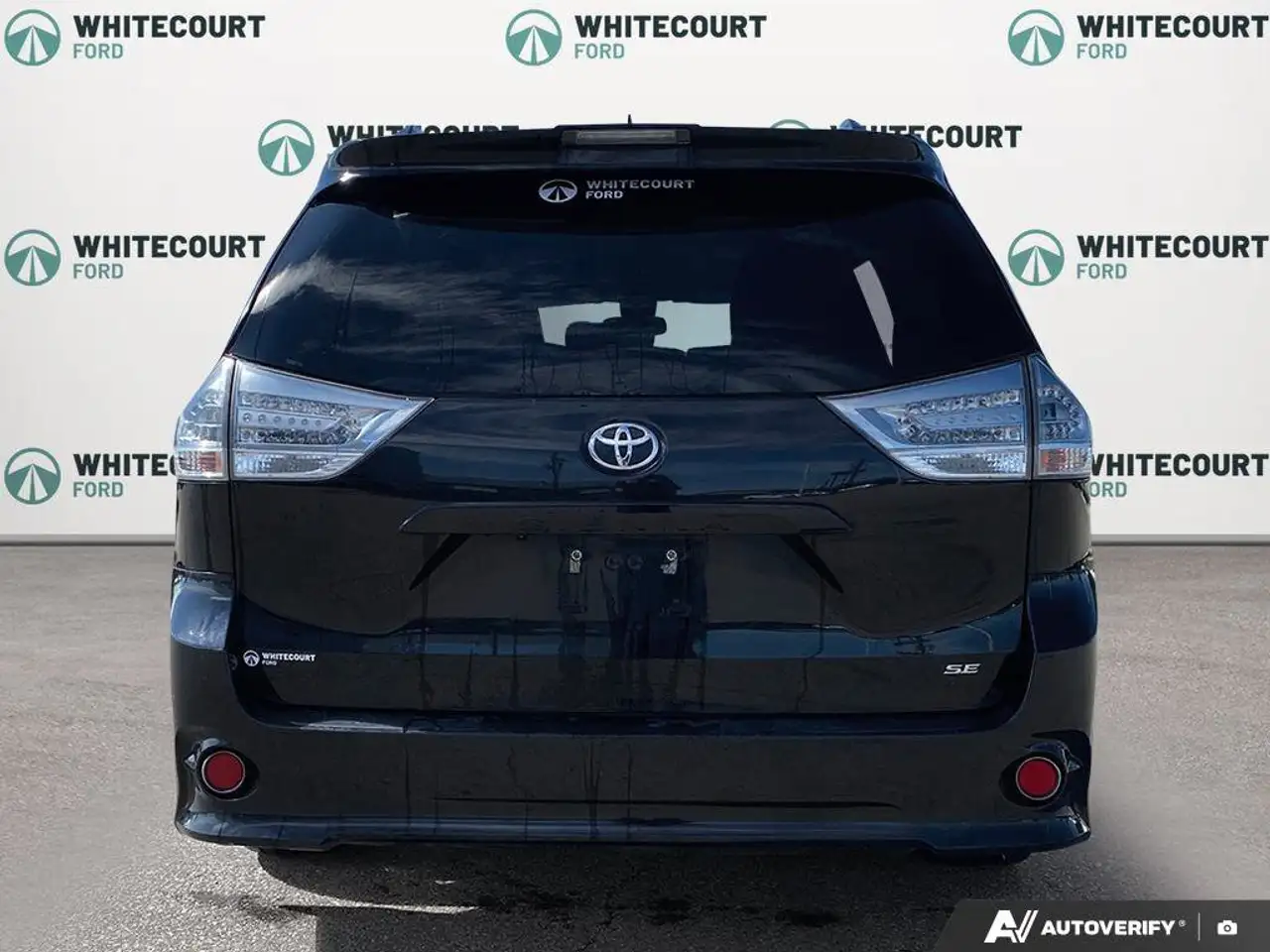Toyota Sienna снимка Toyota Sienna