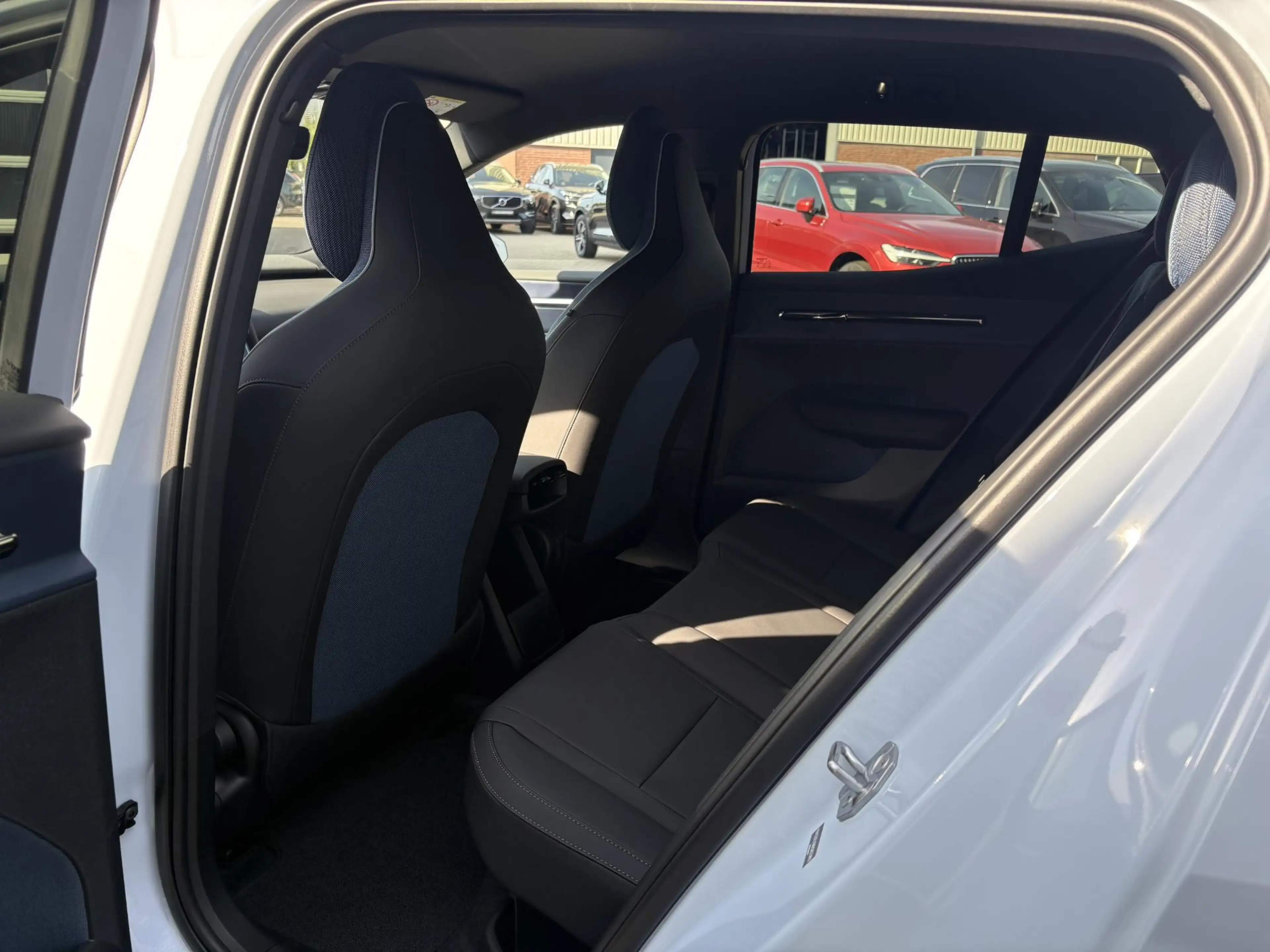 Volvo EX30 Single Motor Extended Range Plus 69 kWh | Warmtepo — photo 5