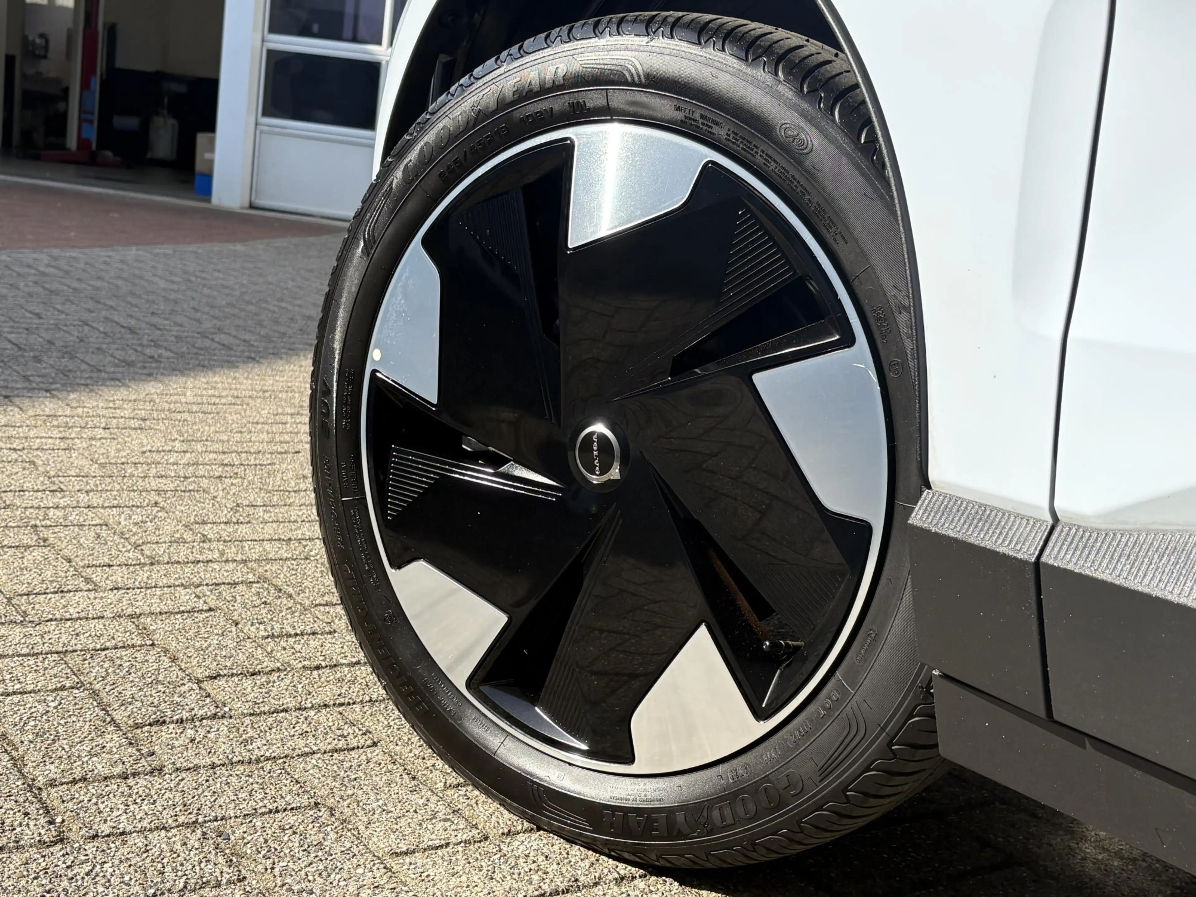 Volvo EX30 Single Motor Extended Range Plus 69 kWh | Warmtepo — photo 3