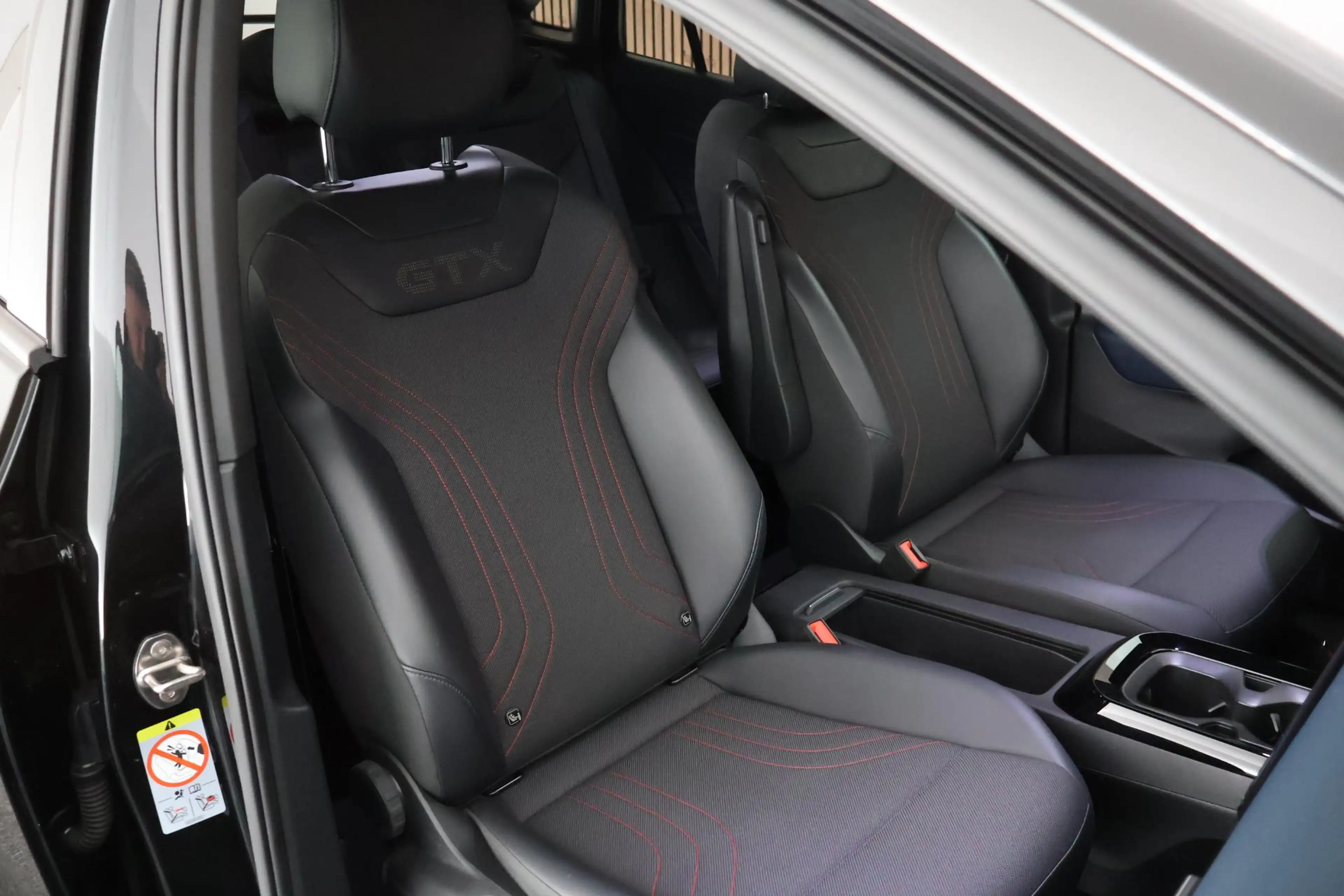 Volkswagen ID.5 GTX 300pk 77 kWh SOH 90% Trekhaak Camera Stoelverw — photo 2