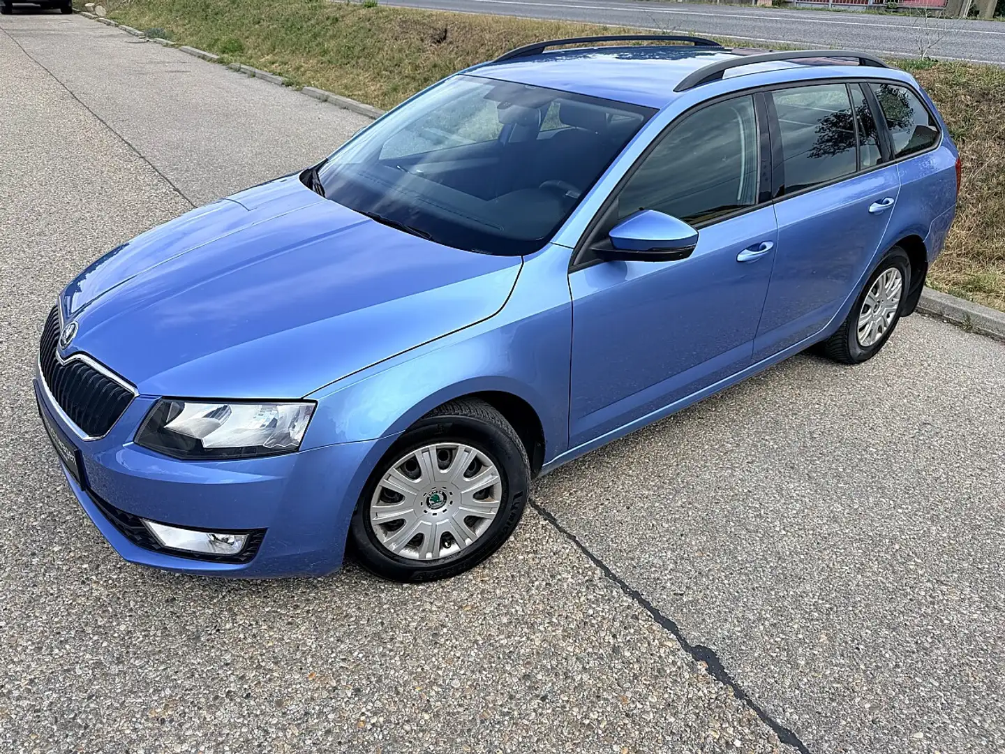 Skoda Octavia Combi 1,6 Ambition TDI 4x4 Green tec Blau - 1