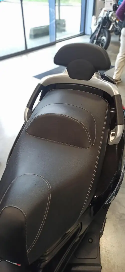 Piaggio XEvo 125 Nero - 2