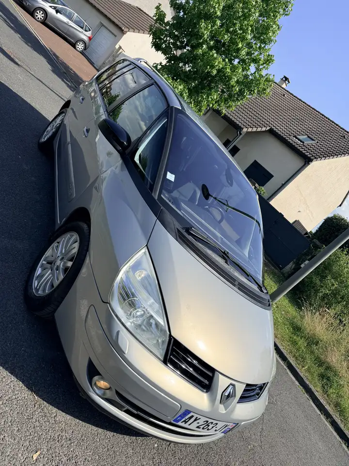 Renault Espace 2.2 DCI - 130 PrivilÃ¨ge