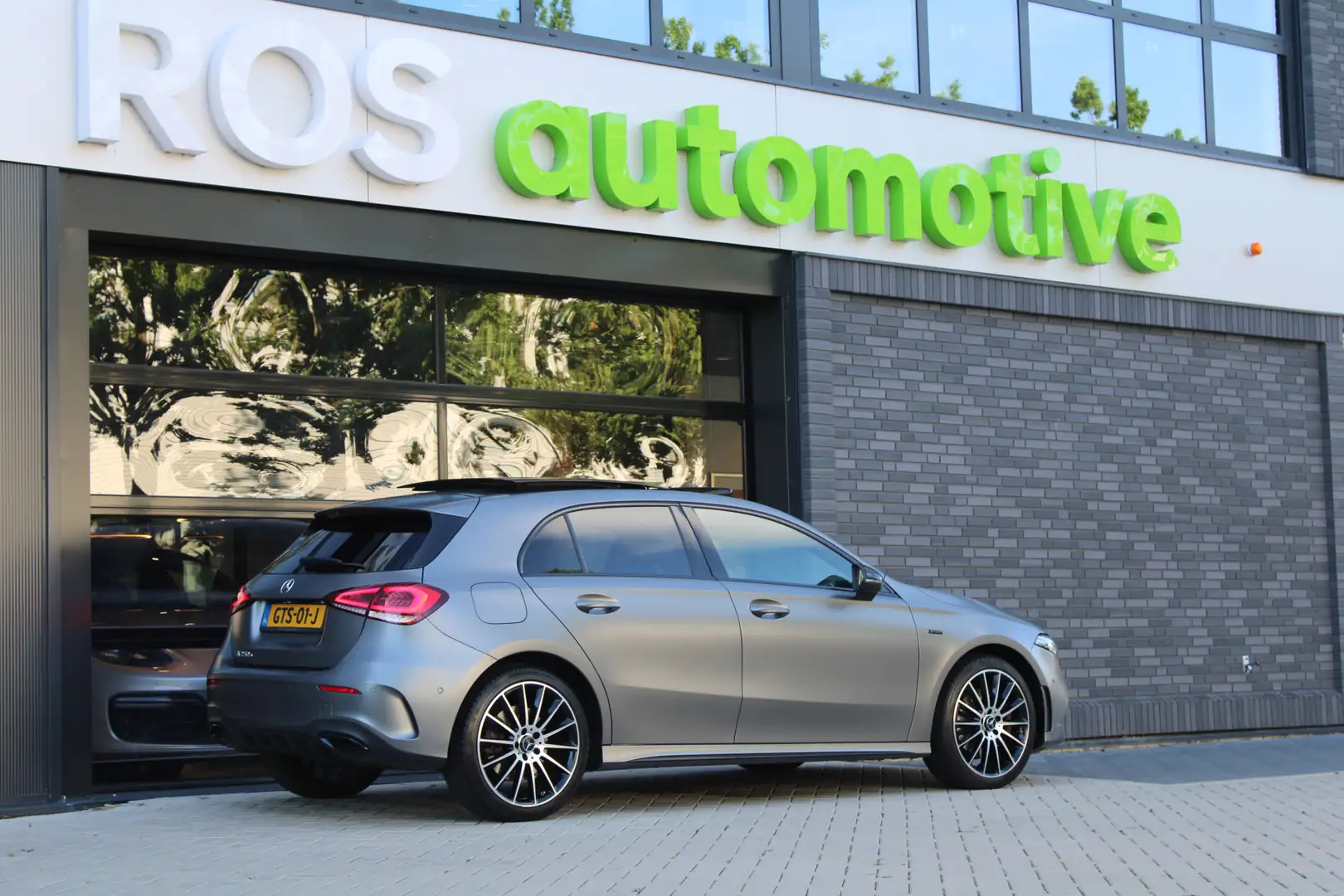 Mercedes-Benz A 250 e Premium | PANO | BURMESTER | 360 | MAGNO | SFEER Grijs - 2