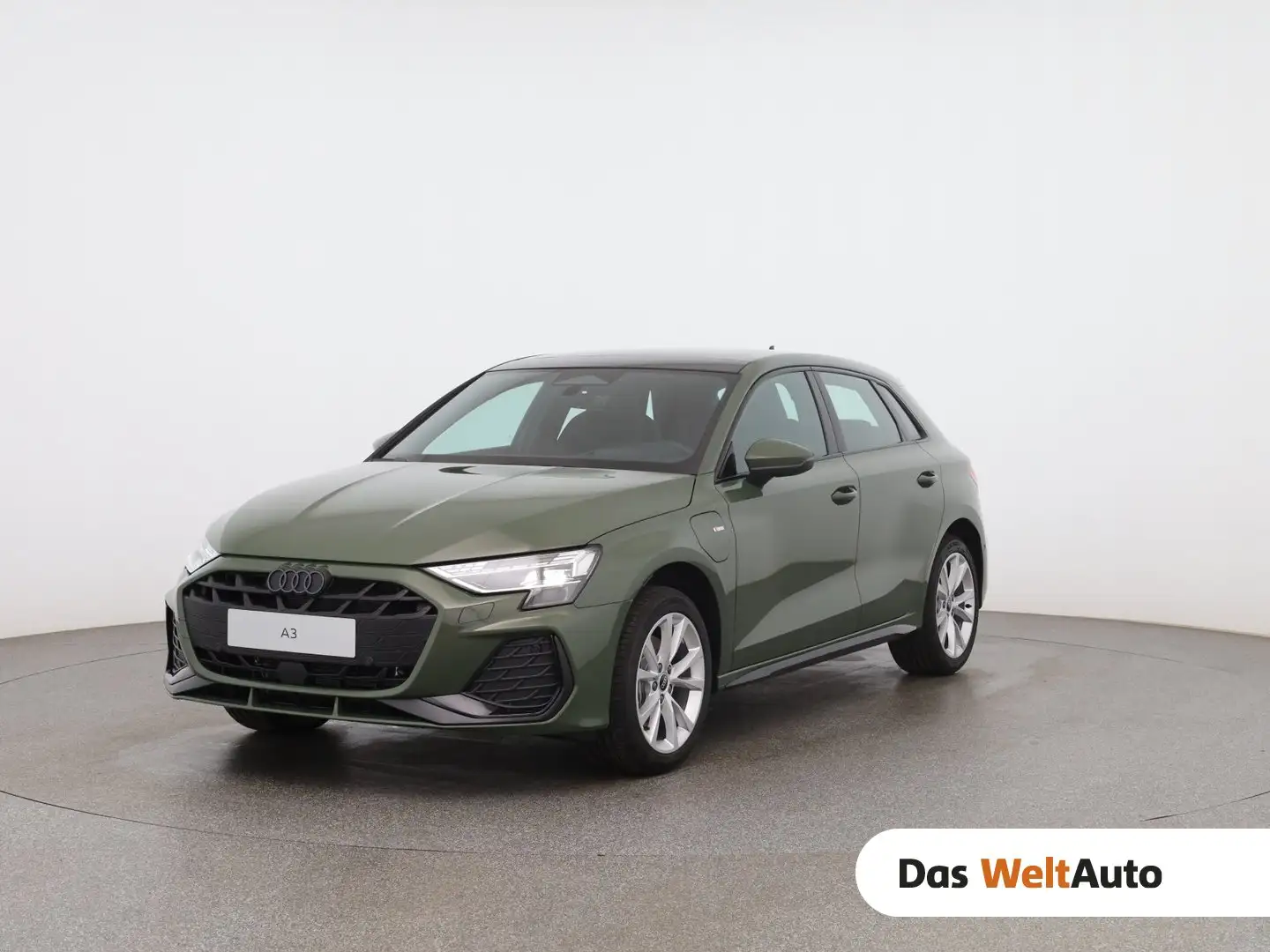 Audi A3 40 TFSI e S line Grün - 1