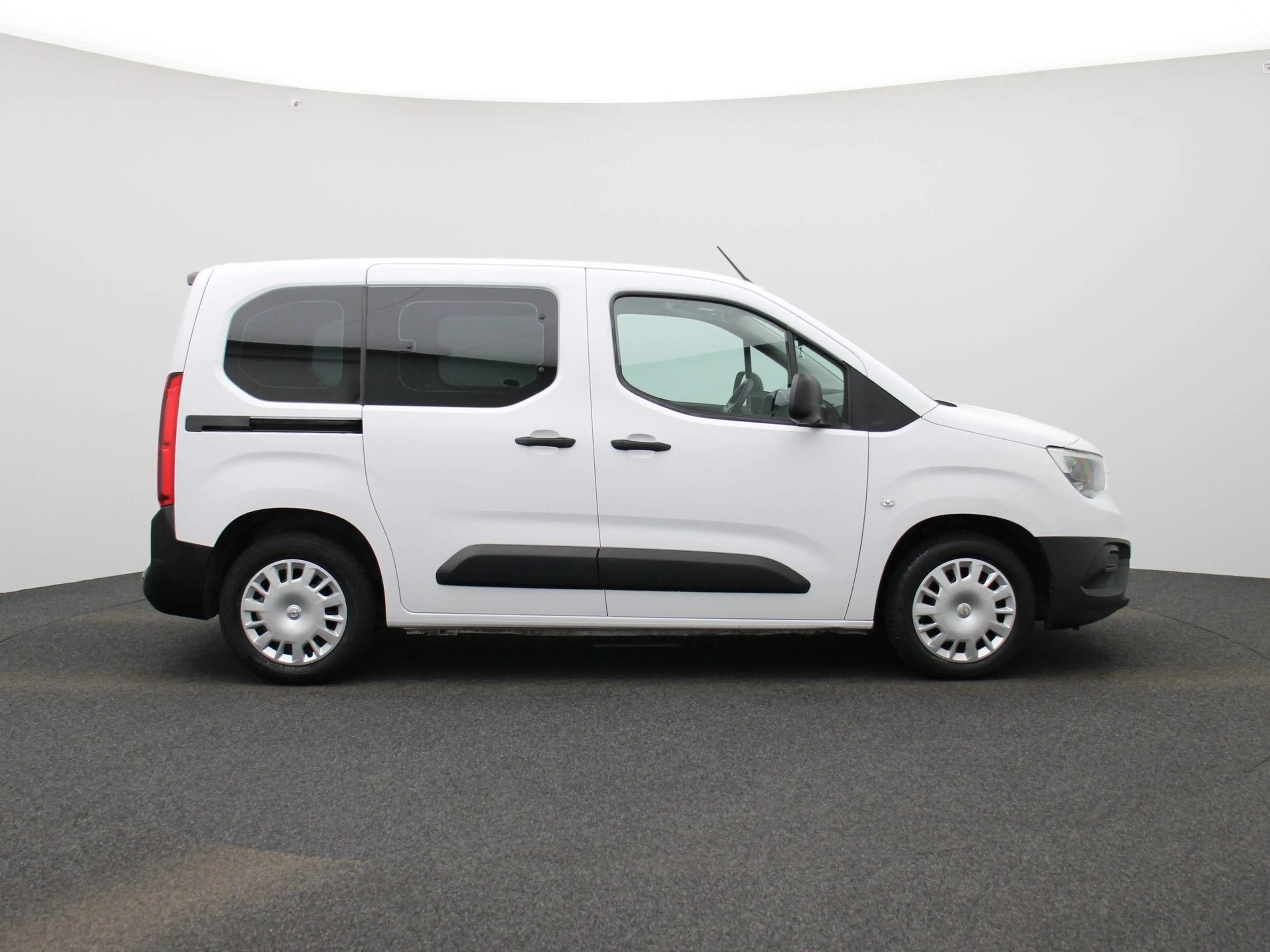 Opel Combo Life 1.5 Turbo D MT6 | PDC A | Bluetooth | Cruise Contr — photo 7