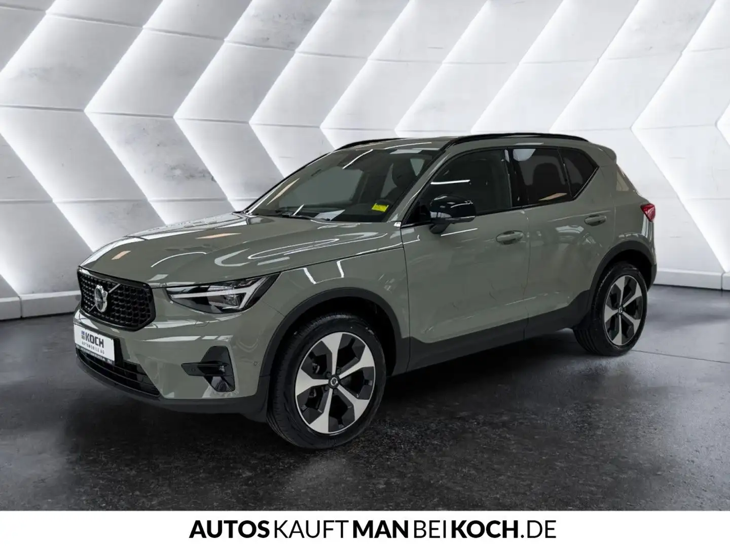 Volvo XC40 B4 Plus Dark ACC BLIS H/K 360° PANO Leder Grün - 2