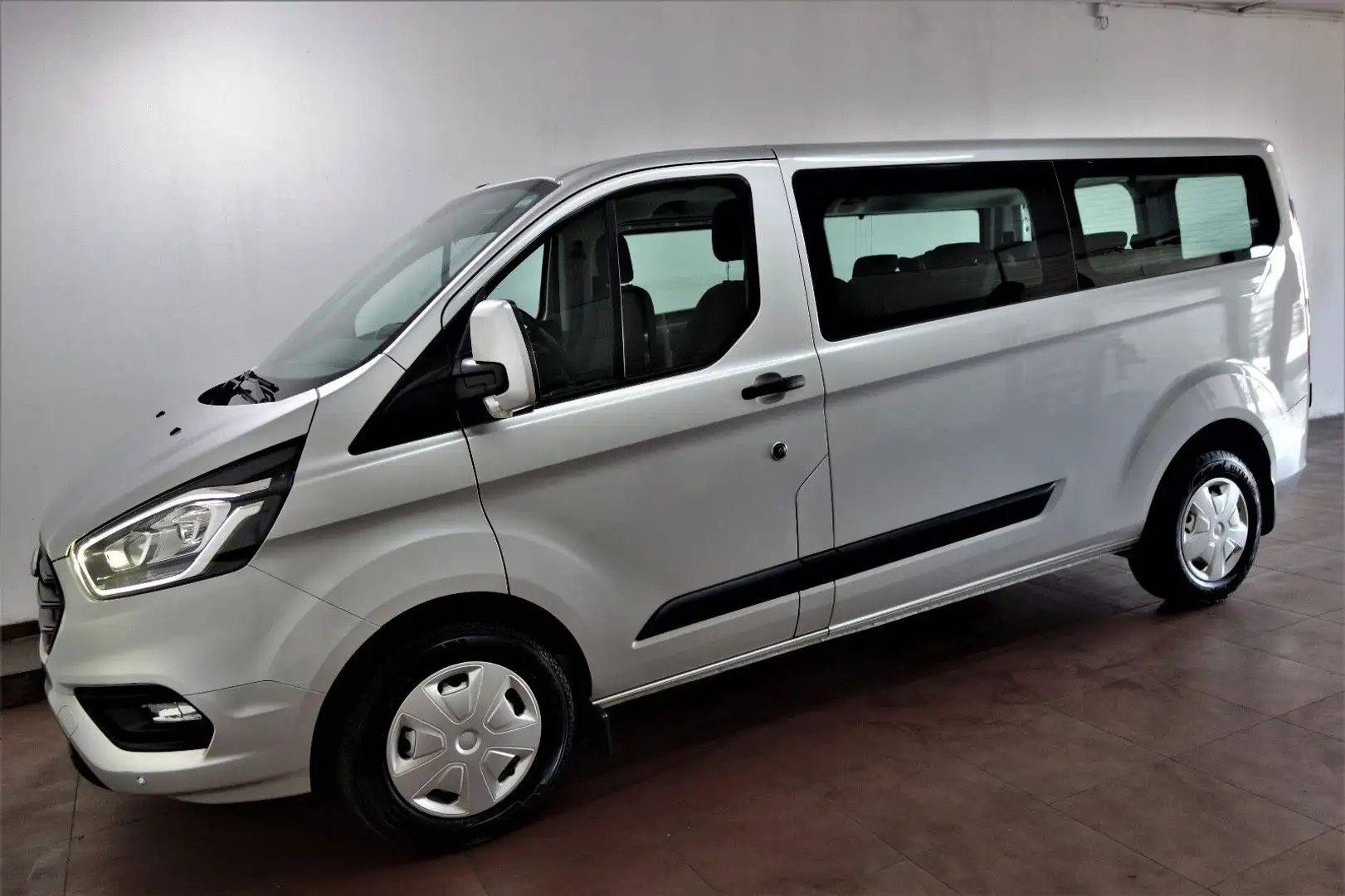 Ford Tourneo Custom Kombi 320 L2 6-Gang/Navi/8-Sitzer Argent - 2