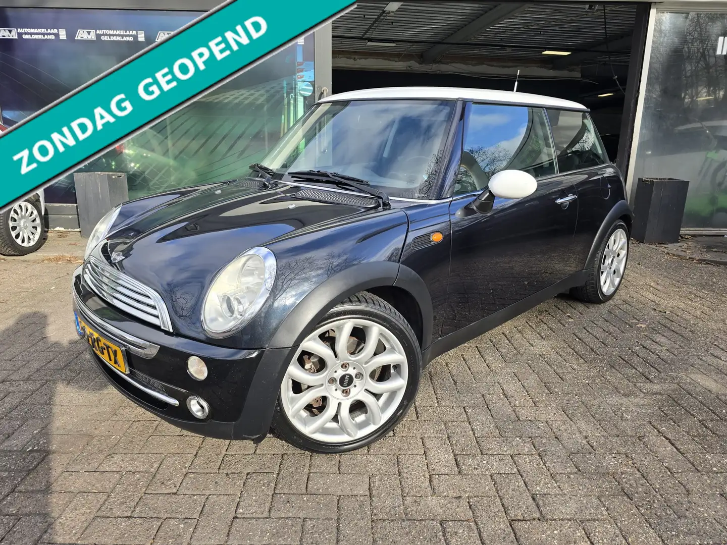 MINI Cooper Mini 1.6 Pepper | NIEUWE APK | AIRCO | ELEC RAMEN Zwart - 1