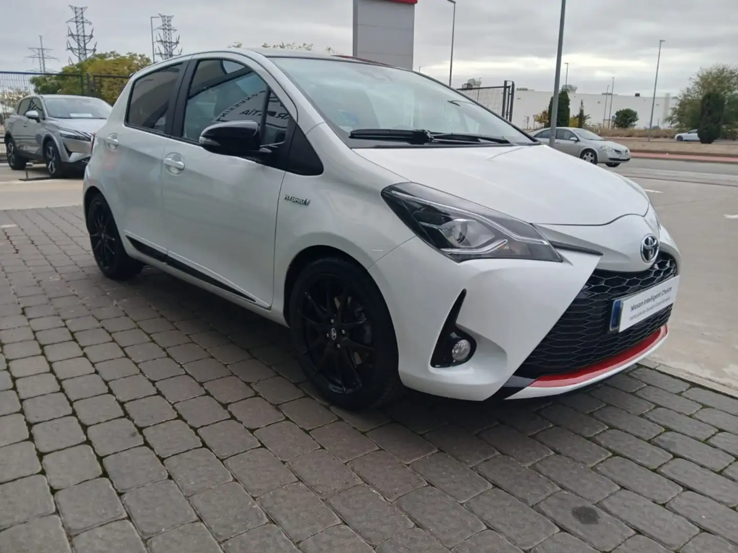 Toyota Yaris 100H 1.5 GR-Sport Blanco - 2