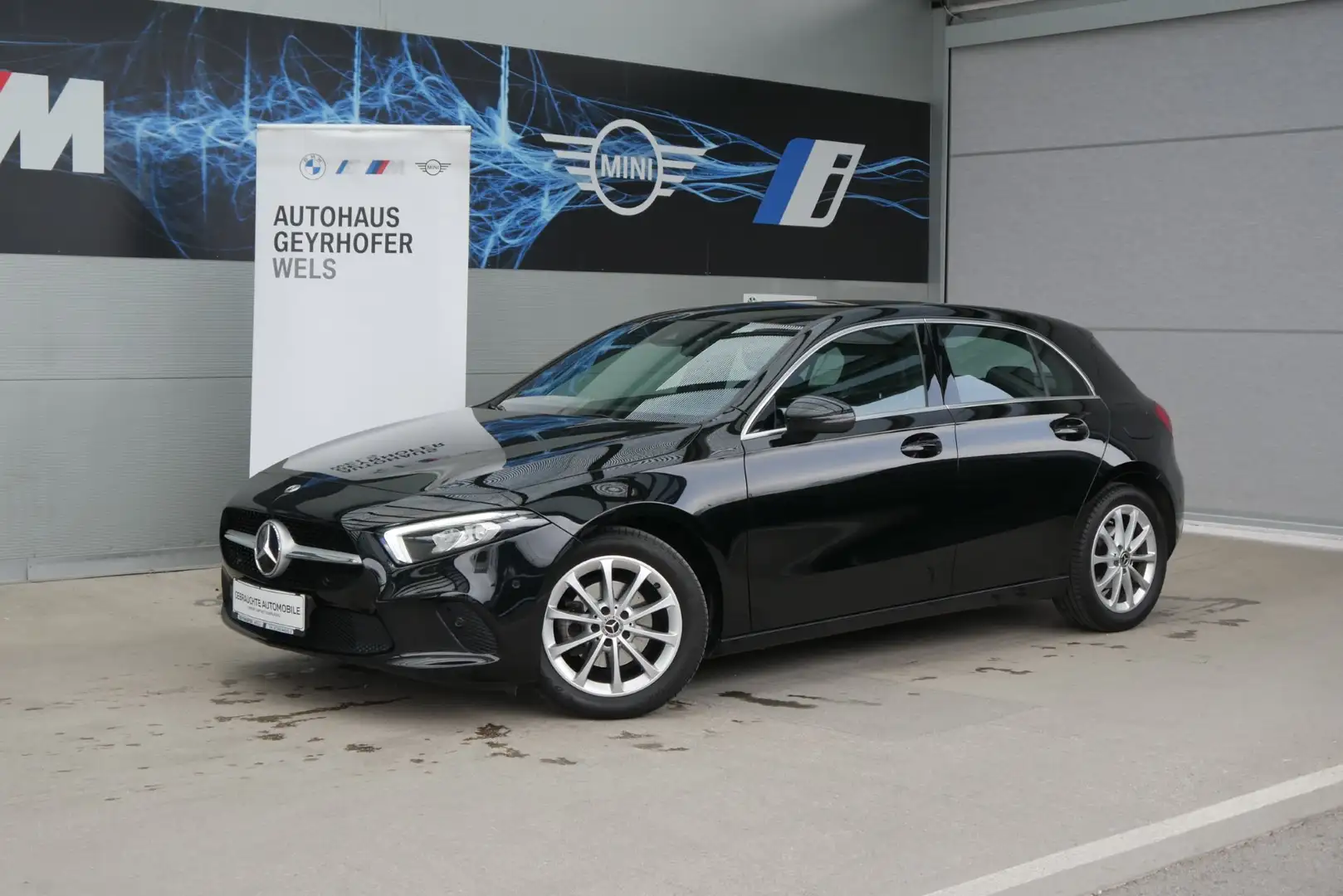 Mercedes-Benz A 180 d *Navi/LED/Sitzhzg./PDC* Schwarz - 1