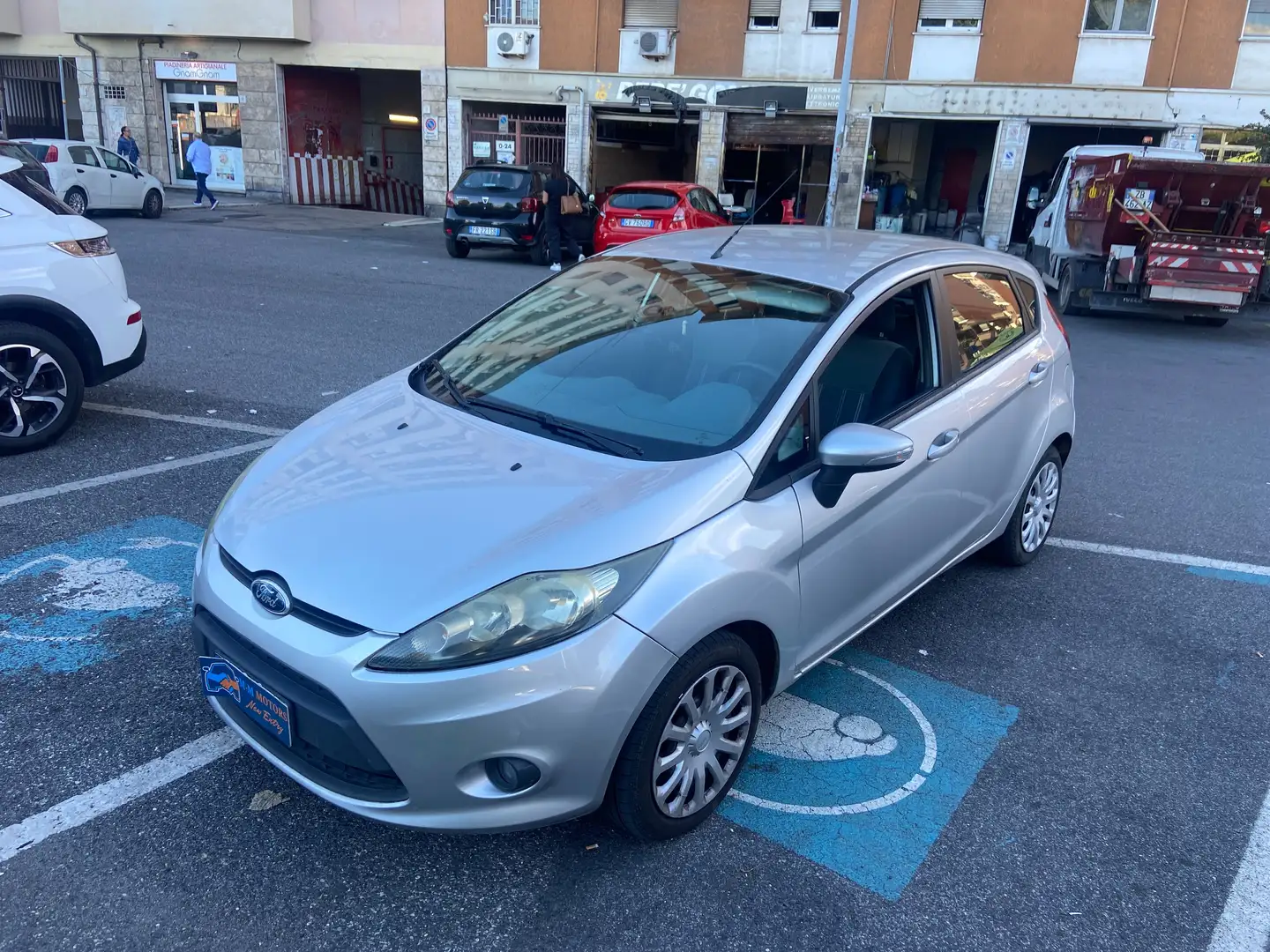 Ford Fiesta Fiesta VI 2008 5p 1.4 16v Titanium Gpl Argento - 1