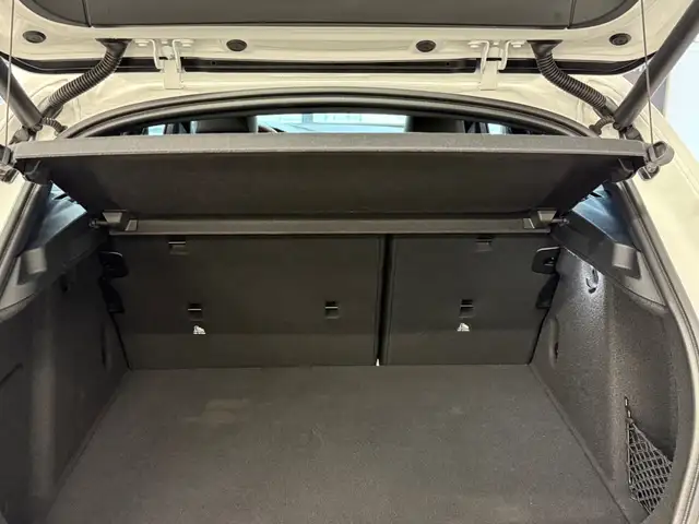 BMW 1 Series view 24