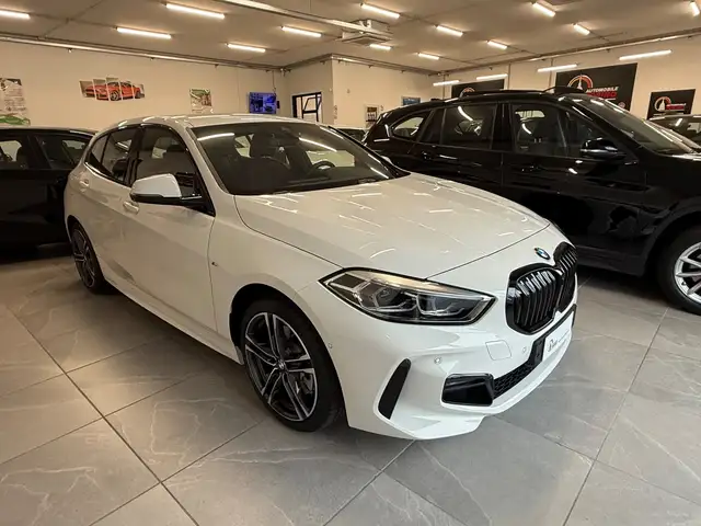BMW 1 Series view 3