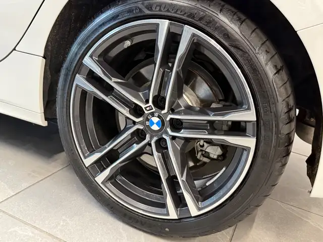 BMW 1 Series view 8
