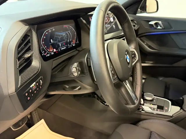 BMW 1 Series view 14