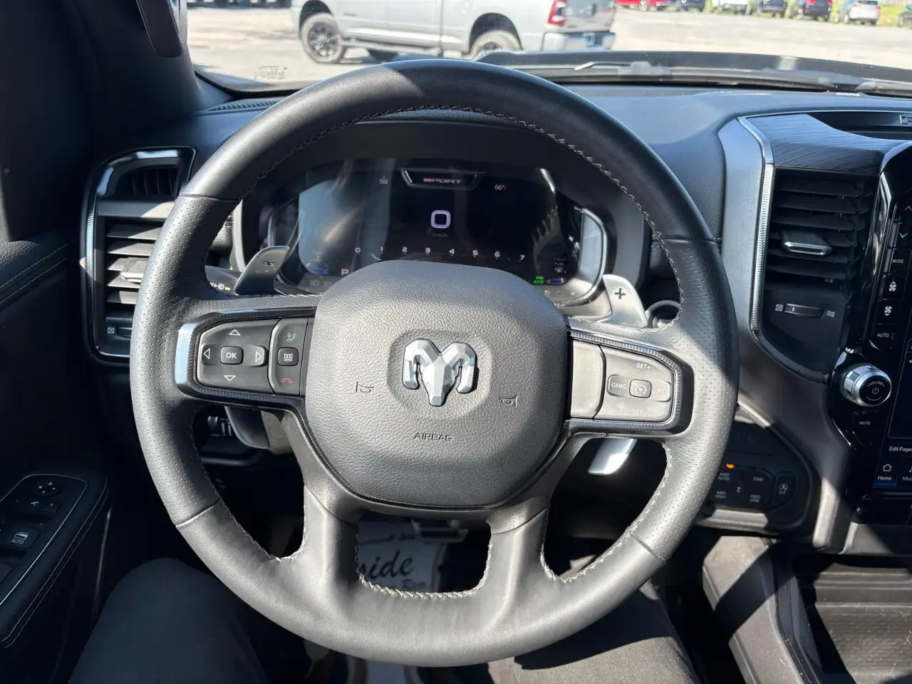 RAM 1500 снимка RAM 1500