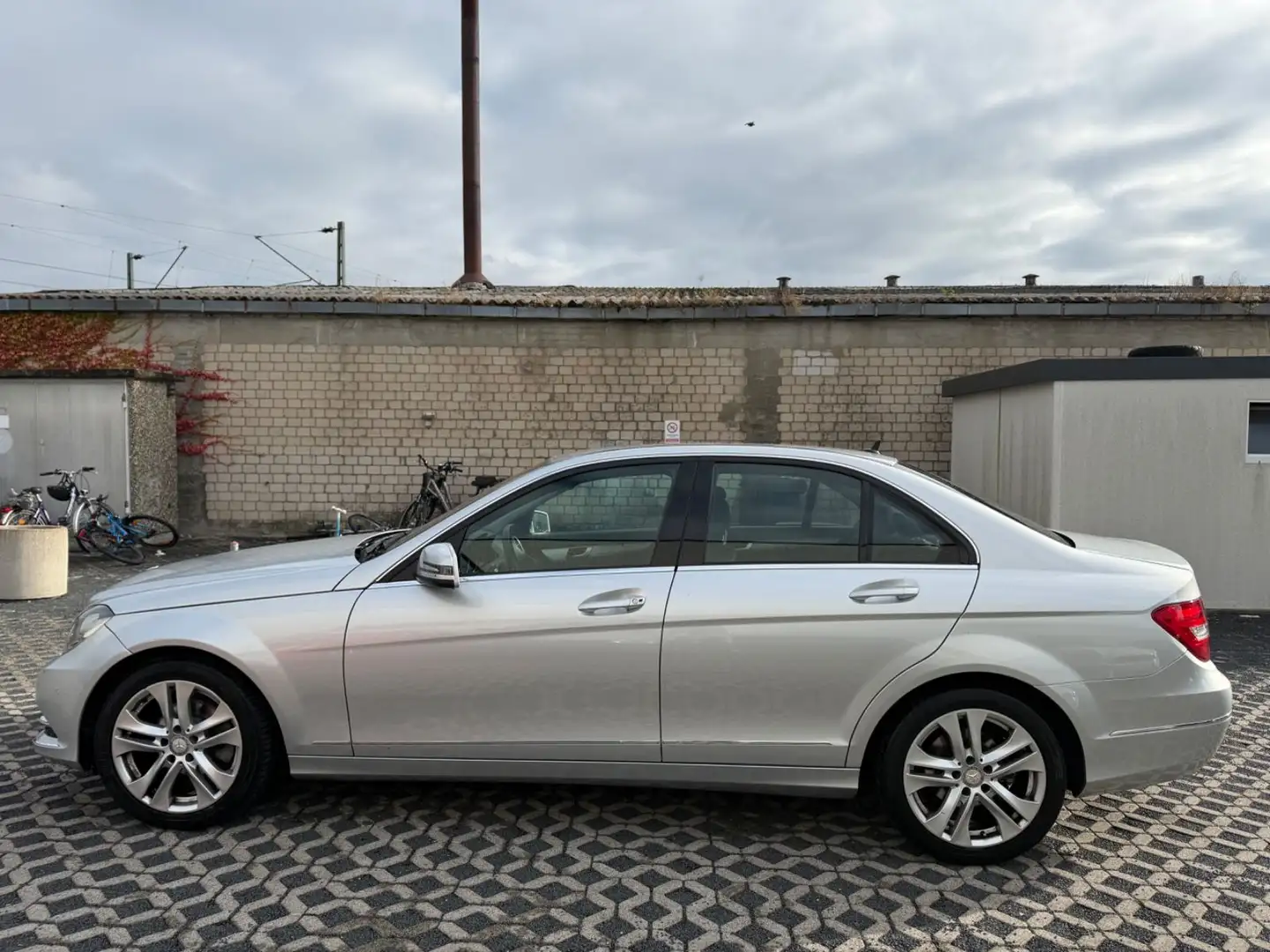 Mercedes-Benz C 180 C -Klasse Lim. C 180 CGI BlueEfficiency Silber - 2