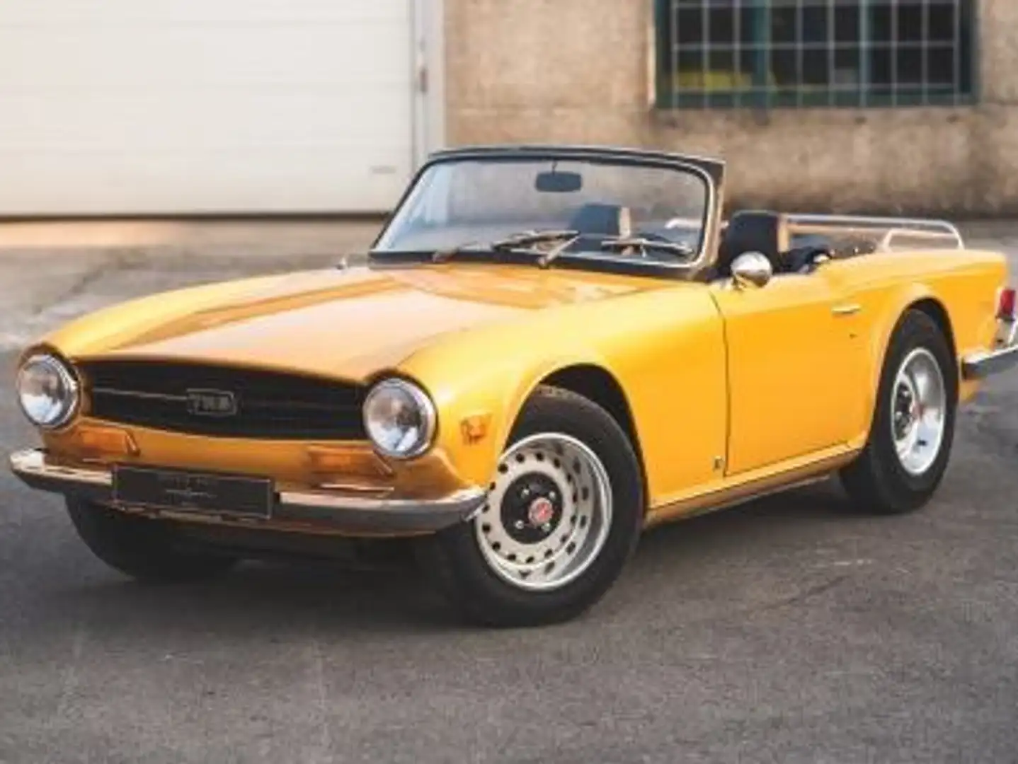 Triumph TR6 + overdrive Jaune - 1
