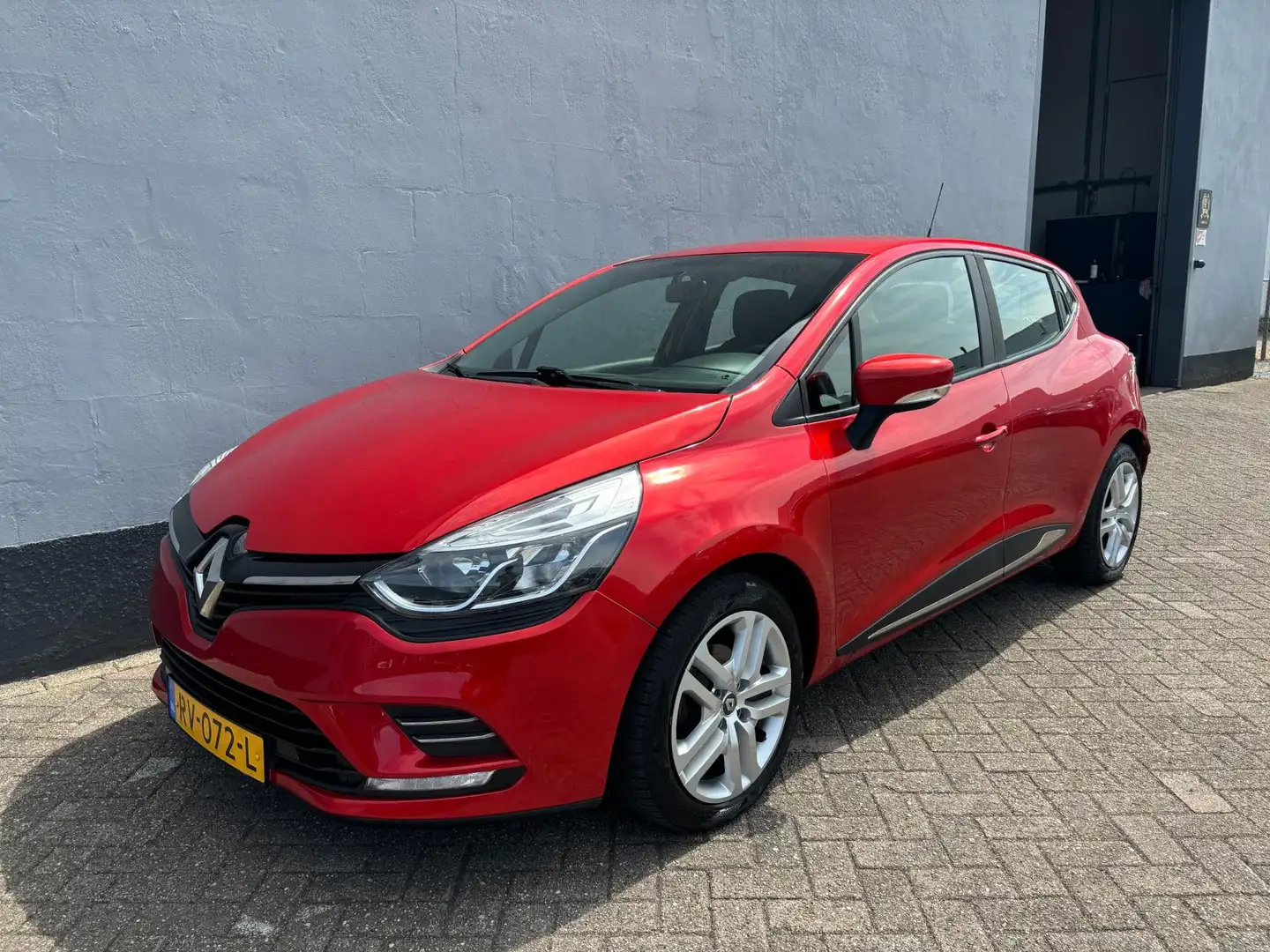 Renault Clio 0.9 TCe Zen 5-Deurs - Airco - Cruise Control Rood - 1