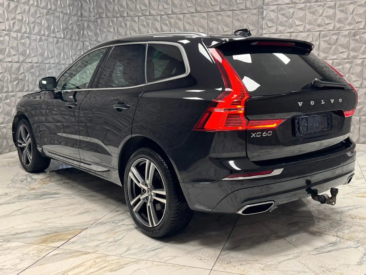 Volvo XC60 Inscription AWD Schwarz - 2