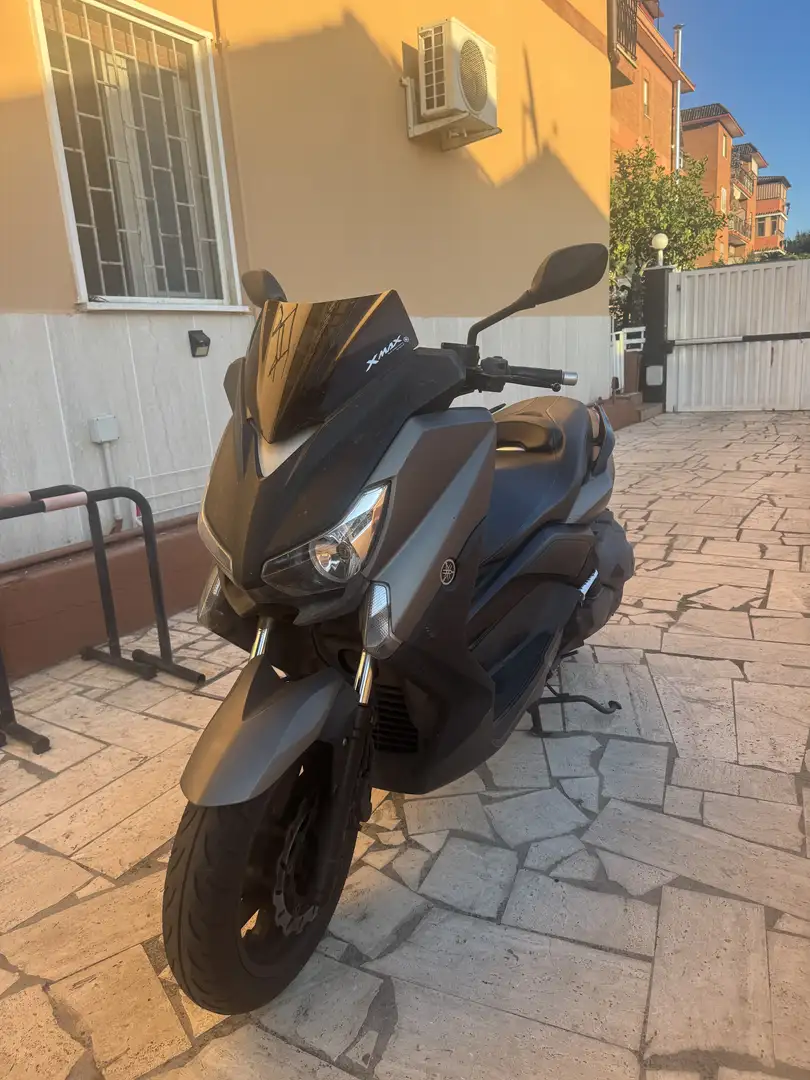 Yamaha X-Max 400 pacchetto sportivo colore antracite - 2