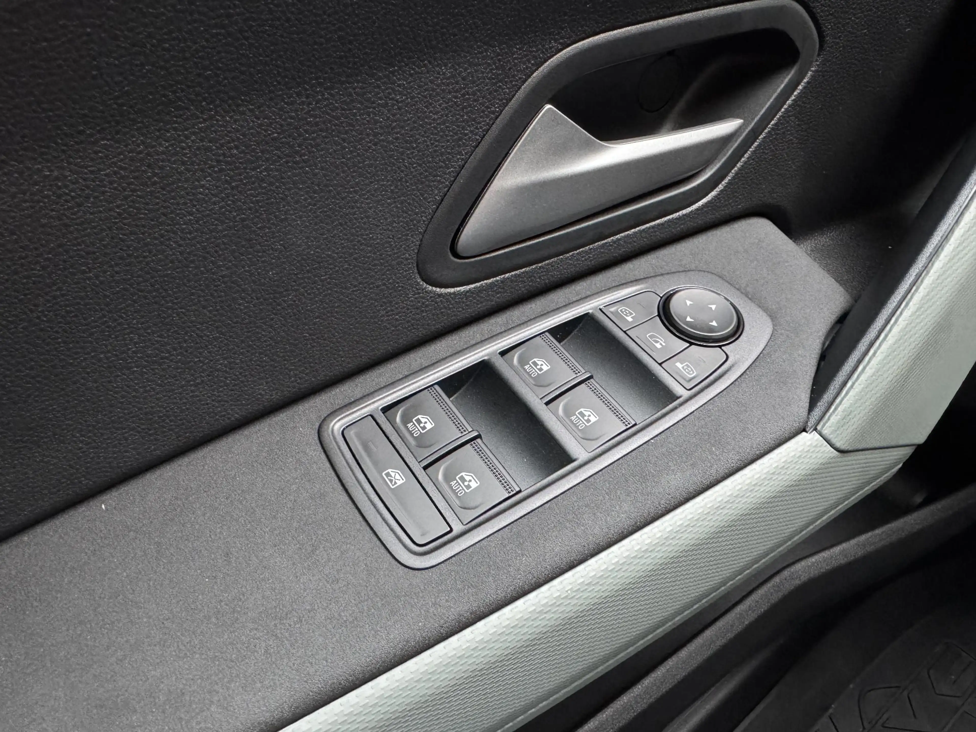 Dacia Duster 1.6 Hybrid 140 Extreme | Pack Winter | Pack Assist — photo 24