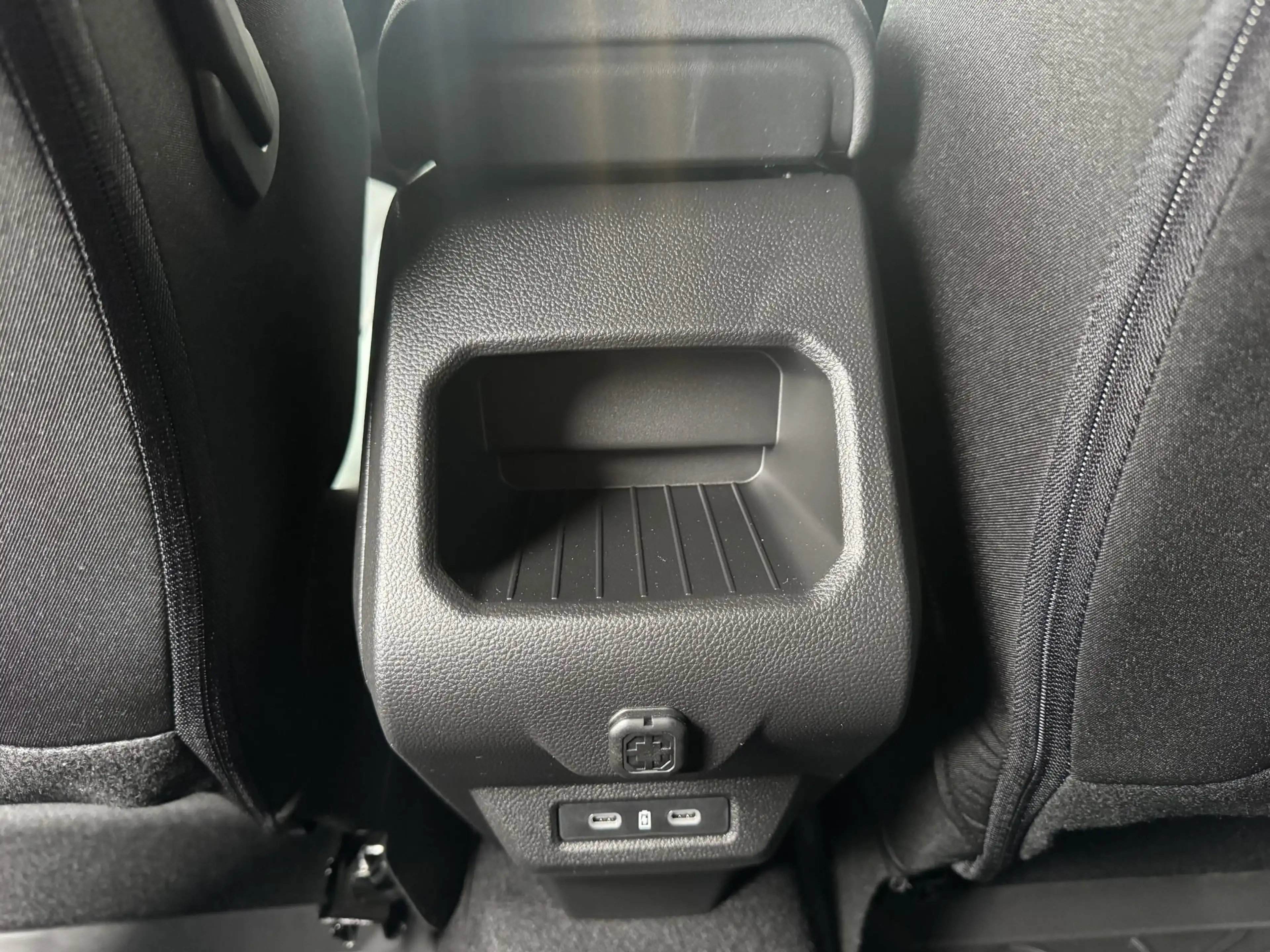 Dacia Duster 1.6 Hybrid 140 Extreme | Pack Winter | Pack Assist — photo 40