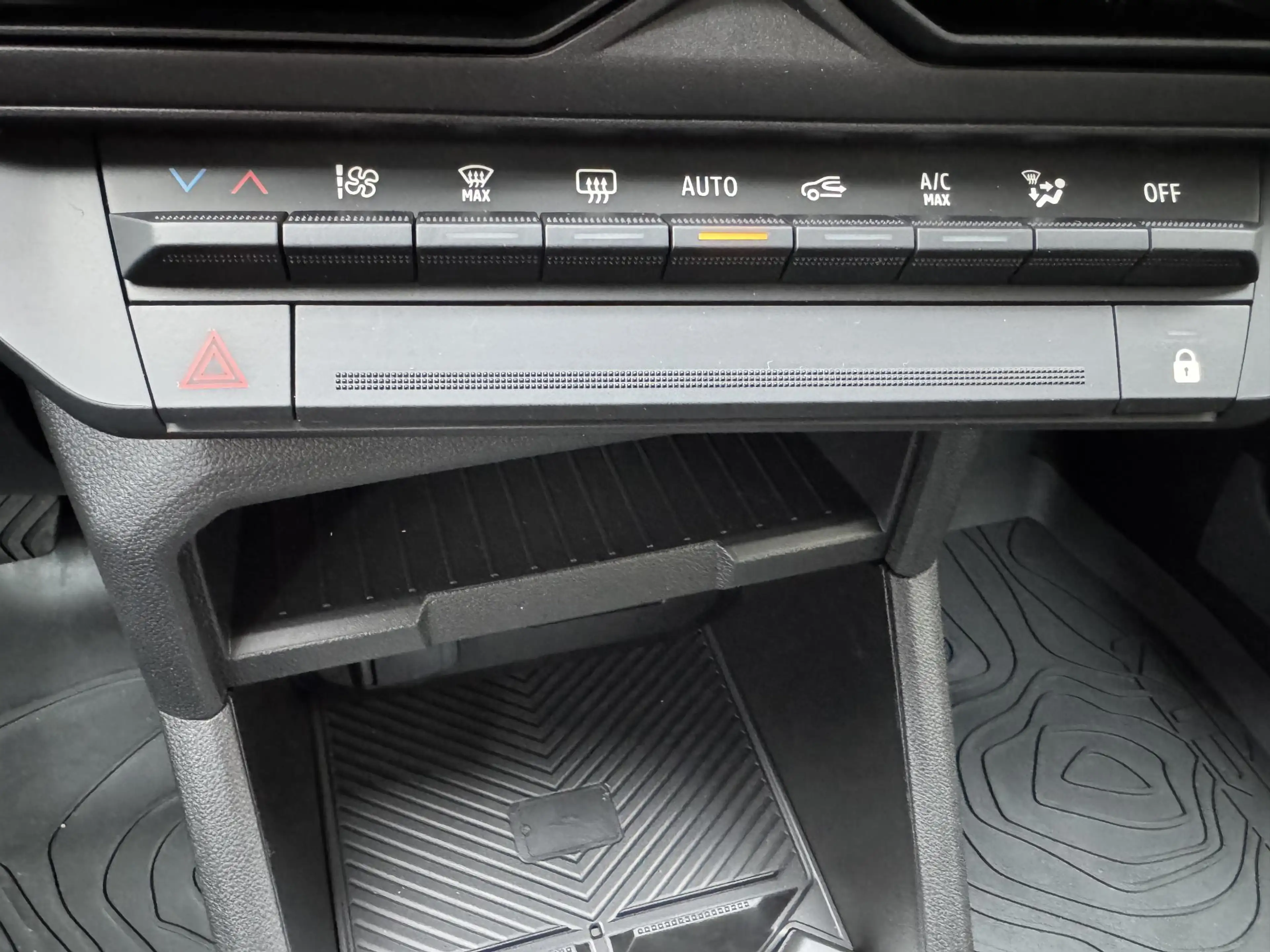 Dacia Duster 1.6 Hybrid 140 Extreme | Pack Winter | Pack Assist — photo 15