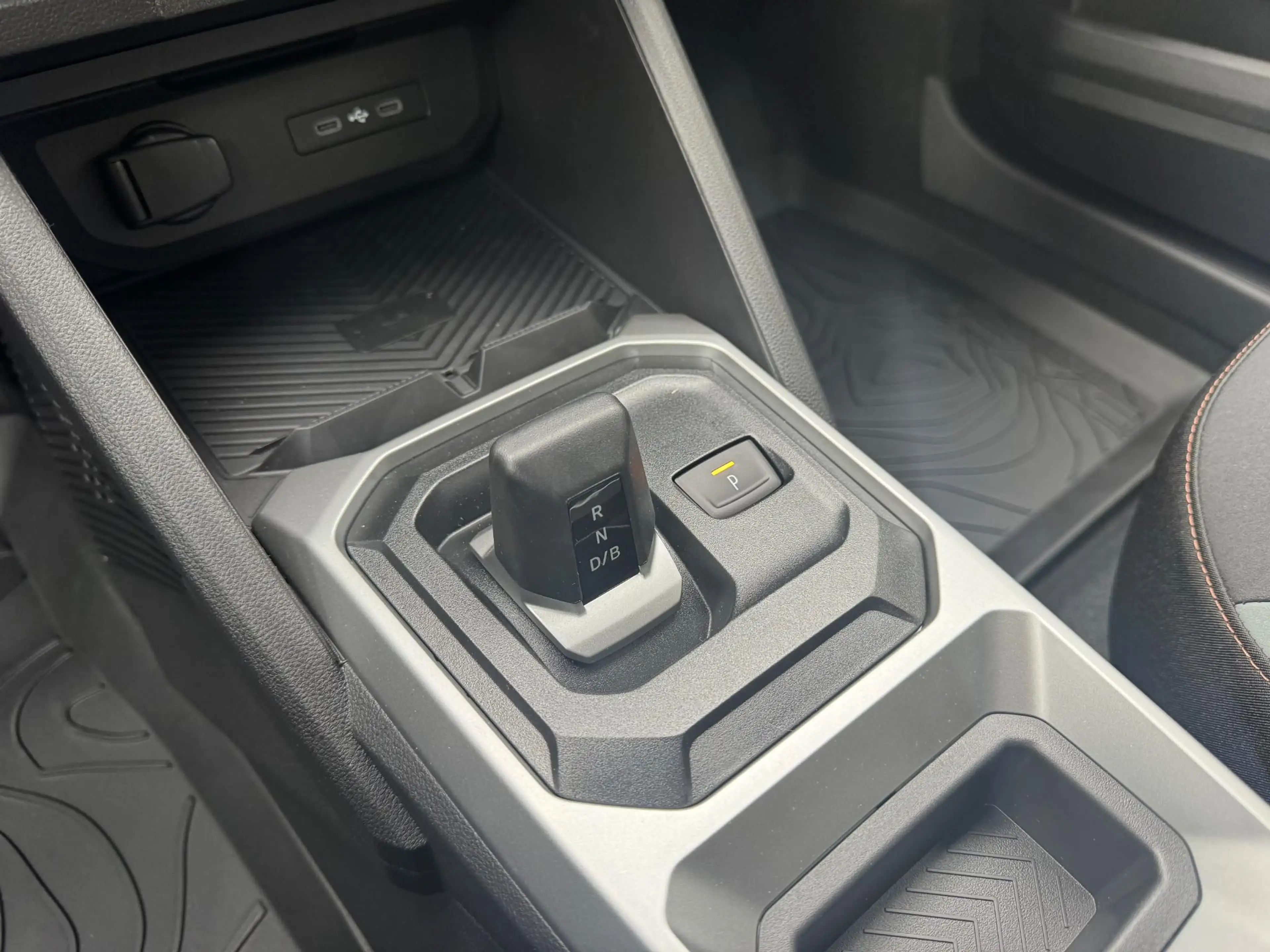 Dacia Duster 1.6 Hybrid 140 Extreme | Pack Winter | Pack Assist — photo 31