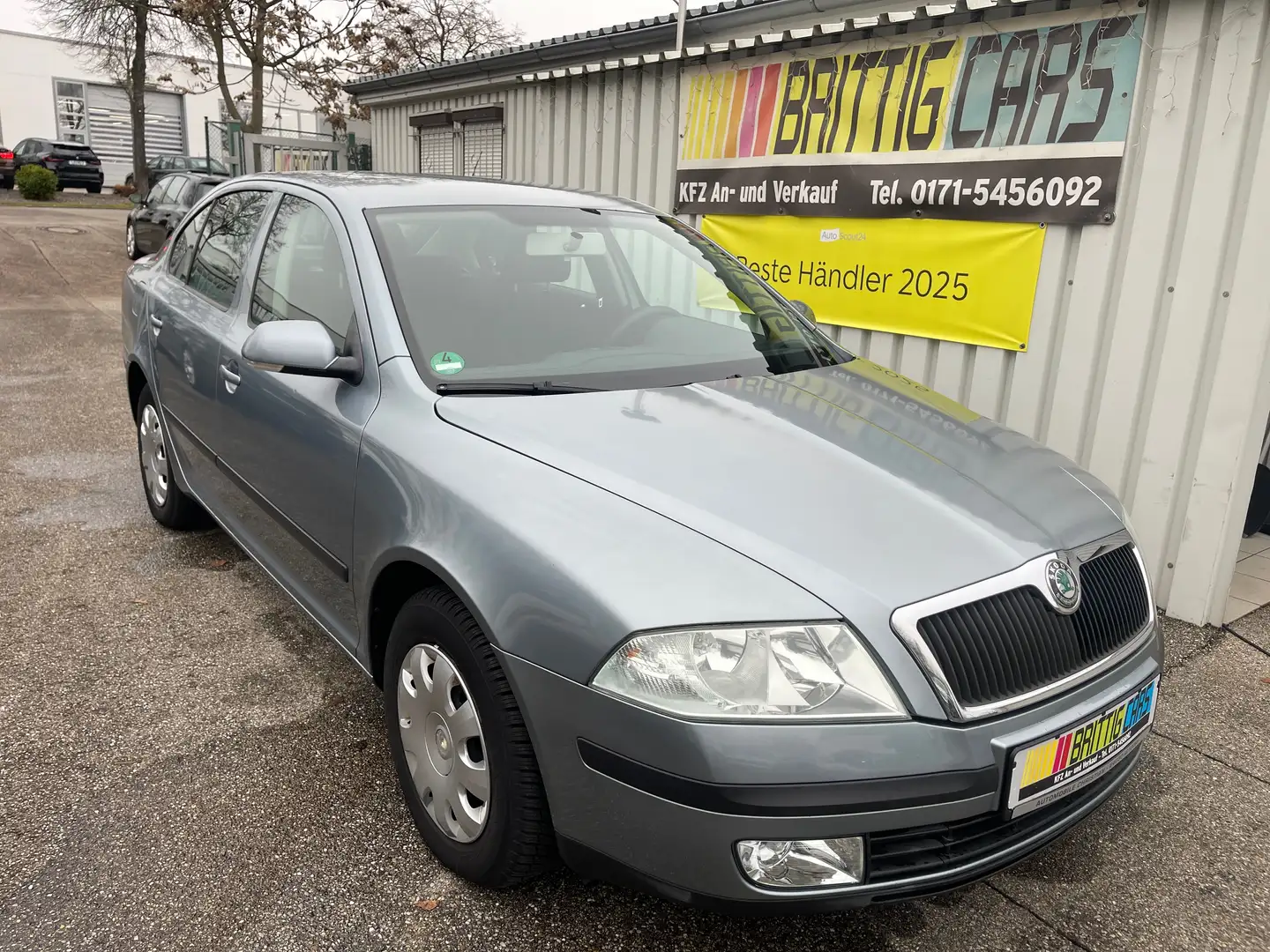 Skoda Octavia Ambiente Limousine*1.Hand*Klima*TÜV 10/26* Grau - 2