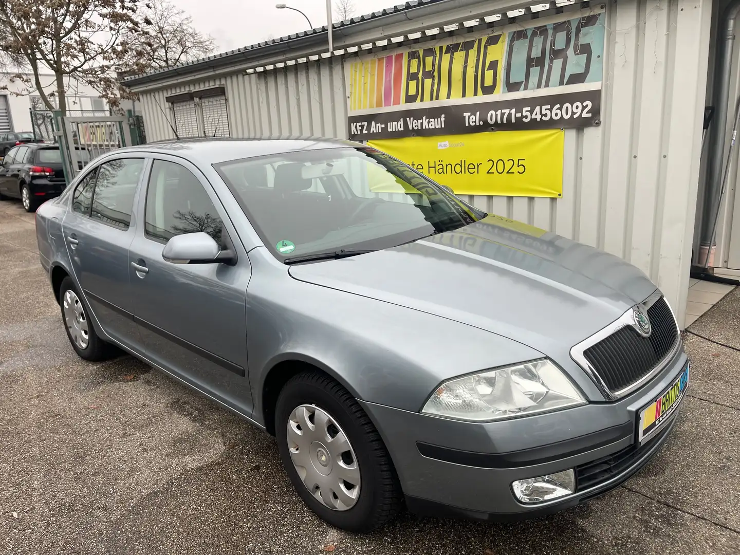 Skoda Octavia Ambiente Limousine*1.Hand*Klima*TÜV 10/26* Grau - 1
