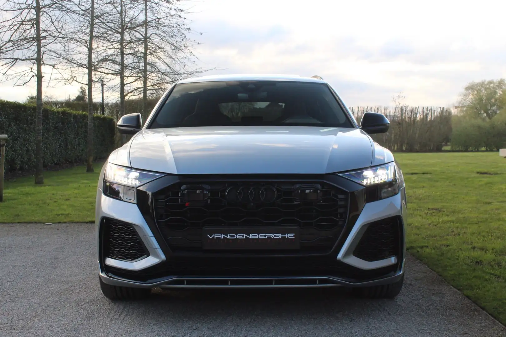 Audi RS Q8 4.0 V8 / RS-PIPES / PANO / TOW BAR / SHADOW / TOUR Zilver - 2