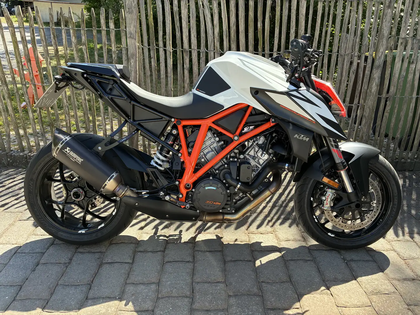 KTM 1290 Super Duke R Blanco - 1