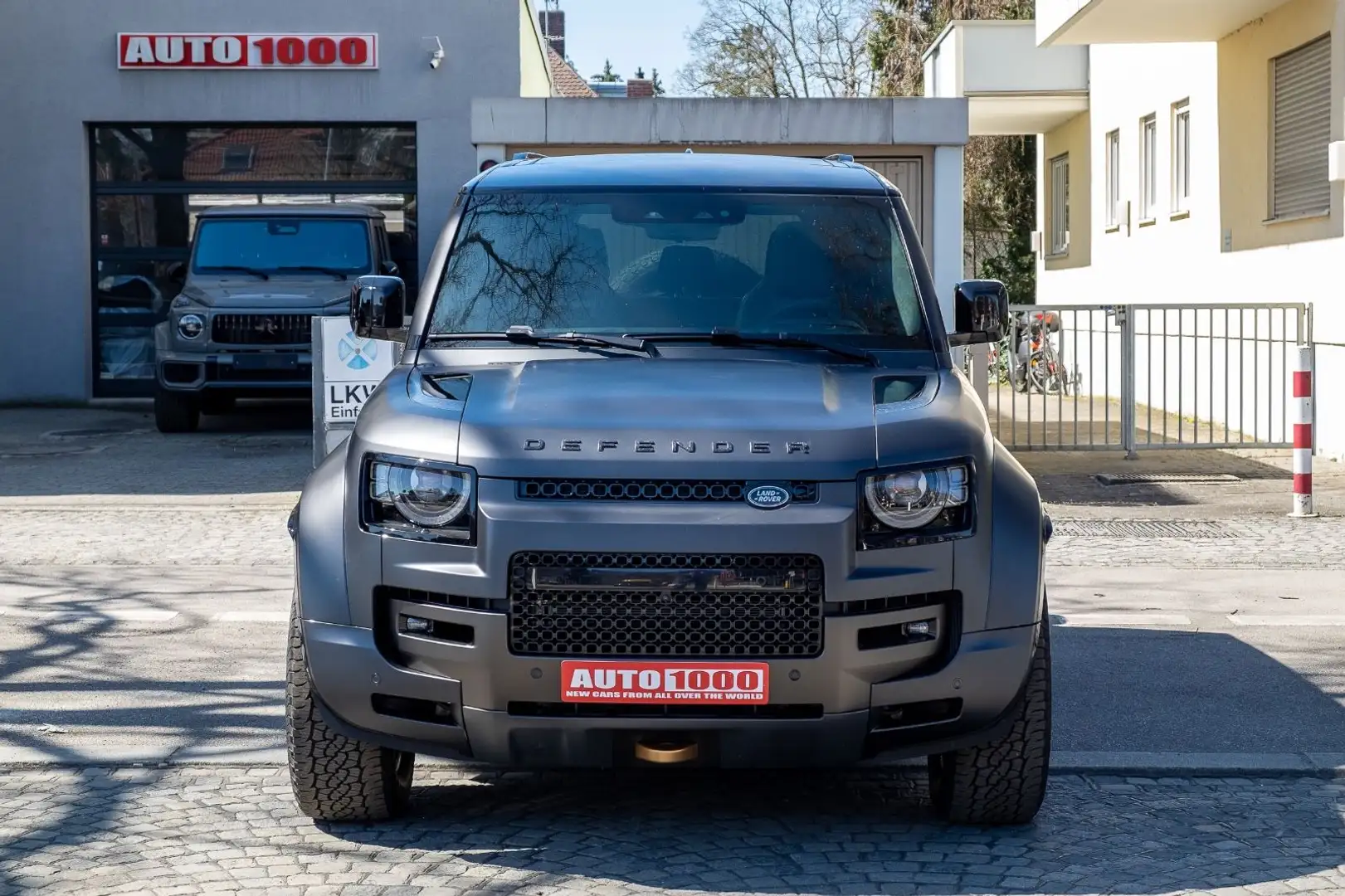 Land Rover Defender 4.4 P635 110 OCTA Edition One Grau - 2