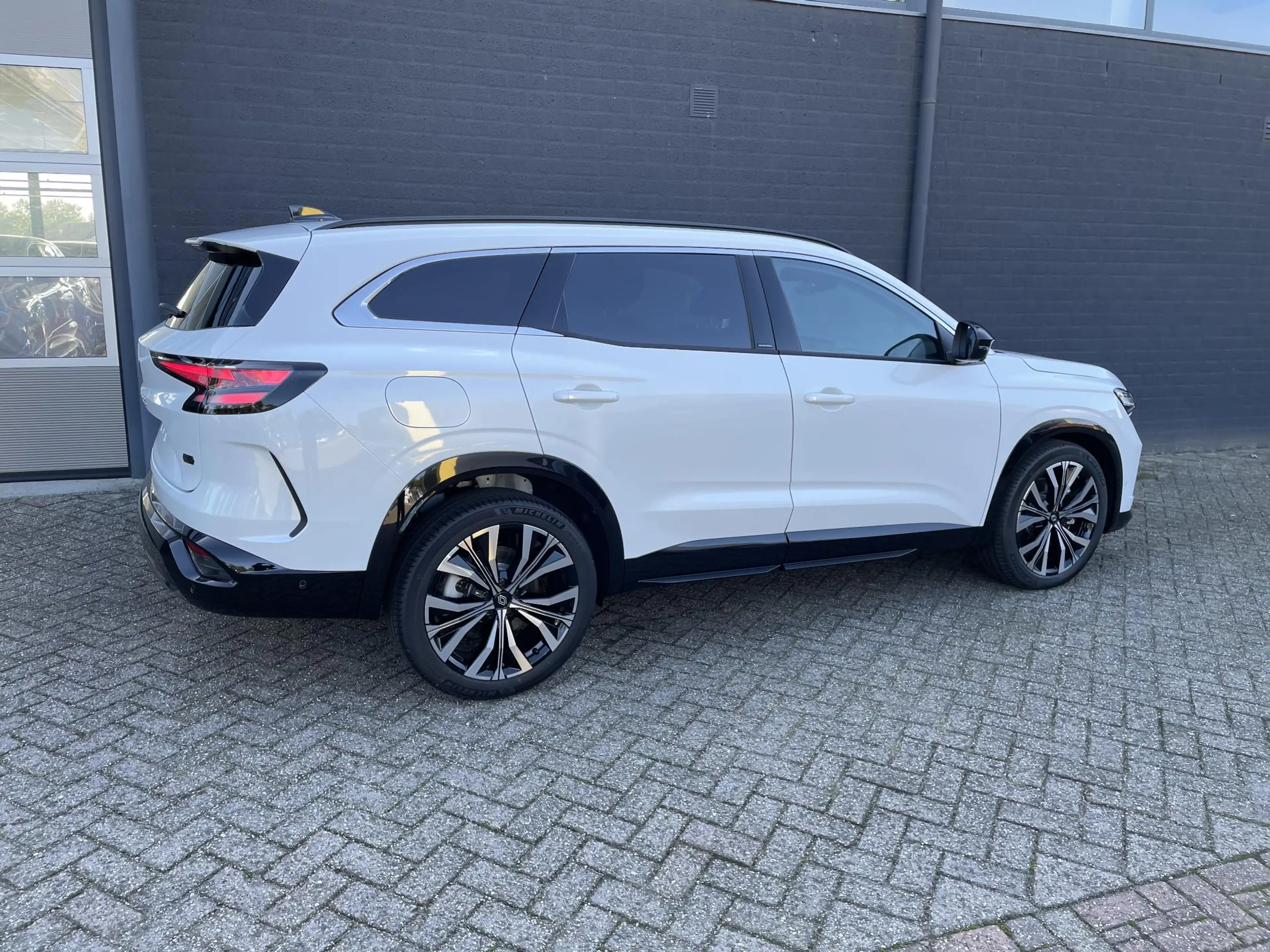 Renault Espace E-Tech full hybrid 200 iconic 7p. | Pack Vision | — photo 4