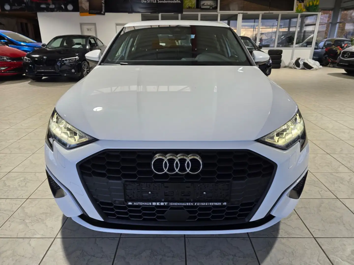 Audi A3 Limousine 30 TFSI S-tronic ACC SHZ LED ALU Blanc - 2