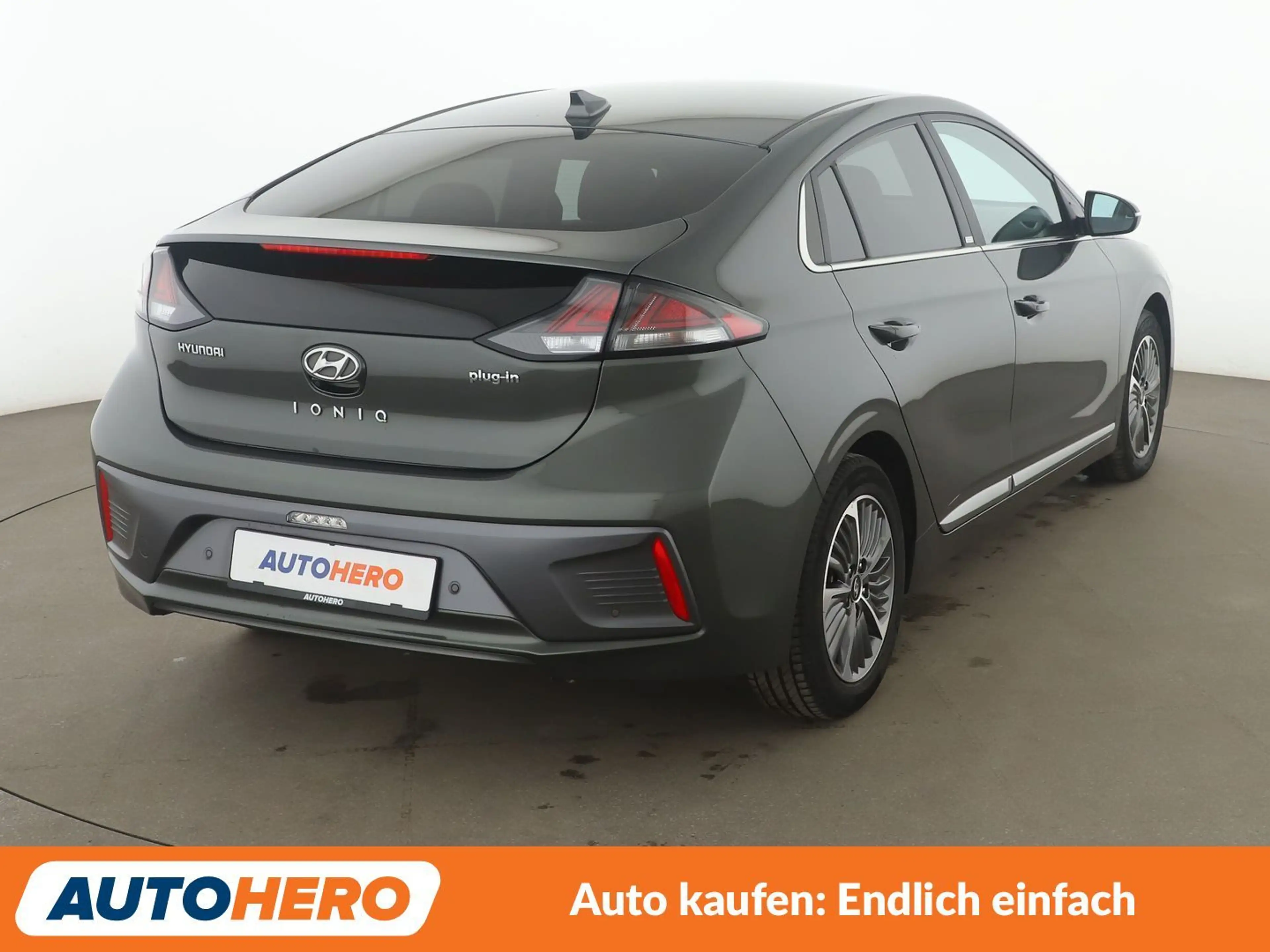 Hyundai IONIQ 1.6 Plug-in Hybrid Prime Aut*NAVI*LED*ACC*CAM*PDC* — photo 6