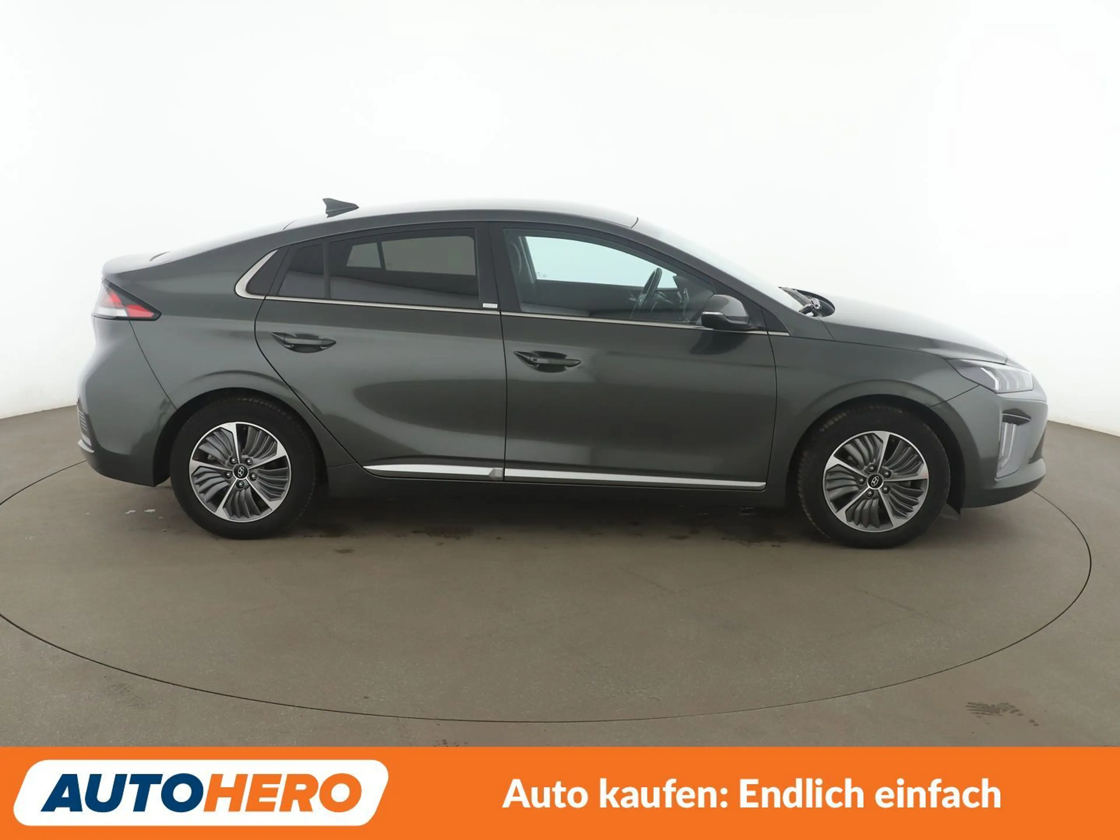 Hyundai IONIQ 1.6 Plug-in Hybrid Prime Aut*NAVI*LED*ACC*CAM*PDC* — photo 7