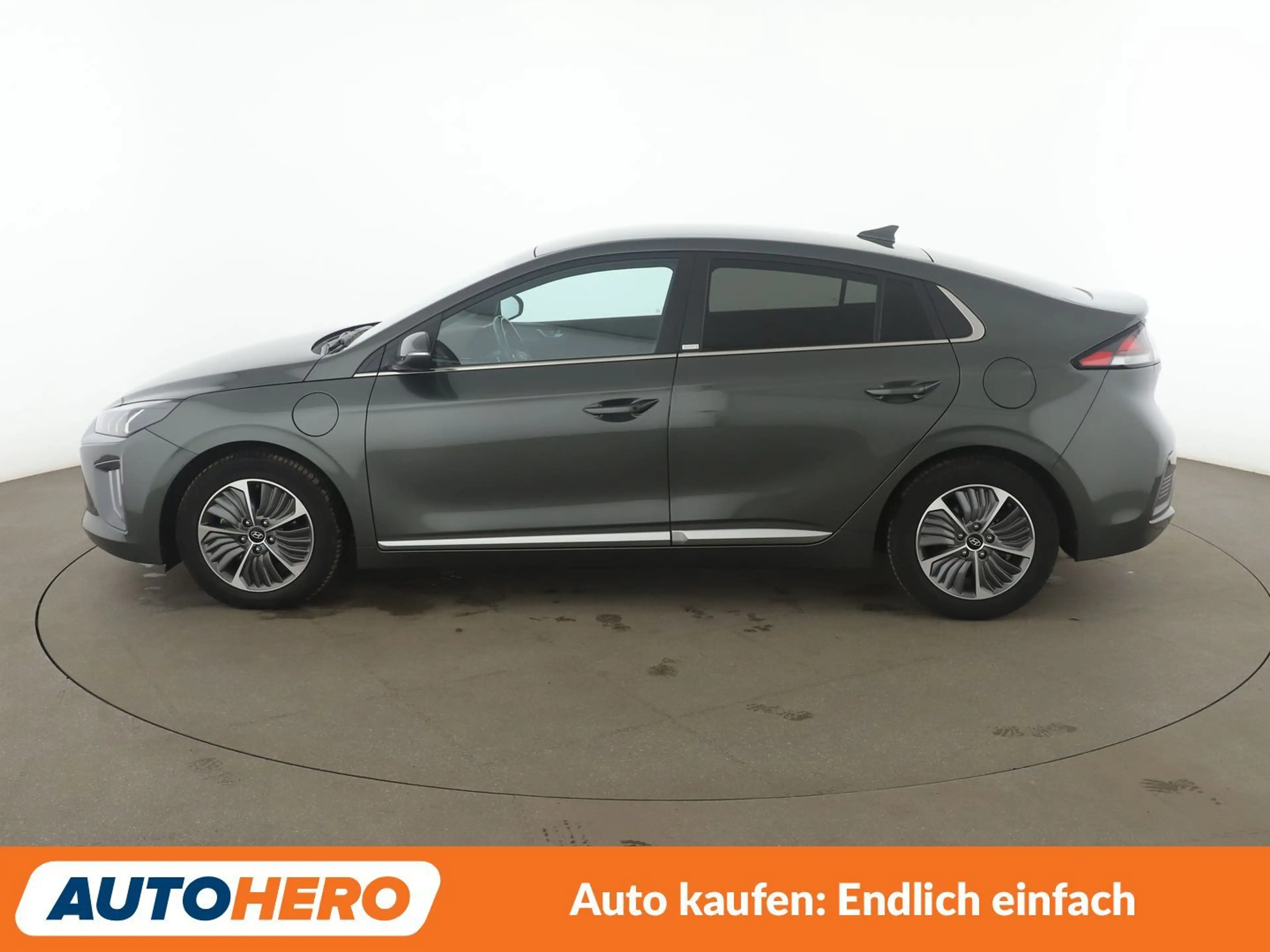 Hyundai IONIQ 1.6 Plug-in Hybrid Prime Aut*NAVI*LED*ACC*CAM*PDC* — photo 3