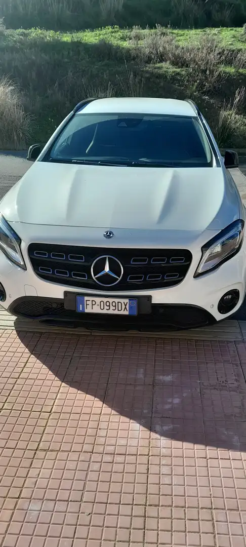 Mercedes-Benz GLA 220 GLA 220 d Sport auto Bílá - 2