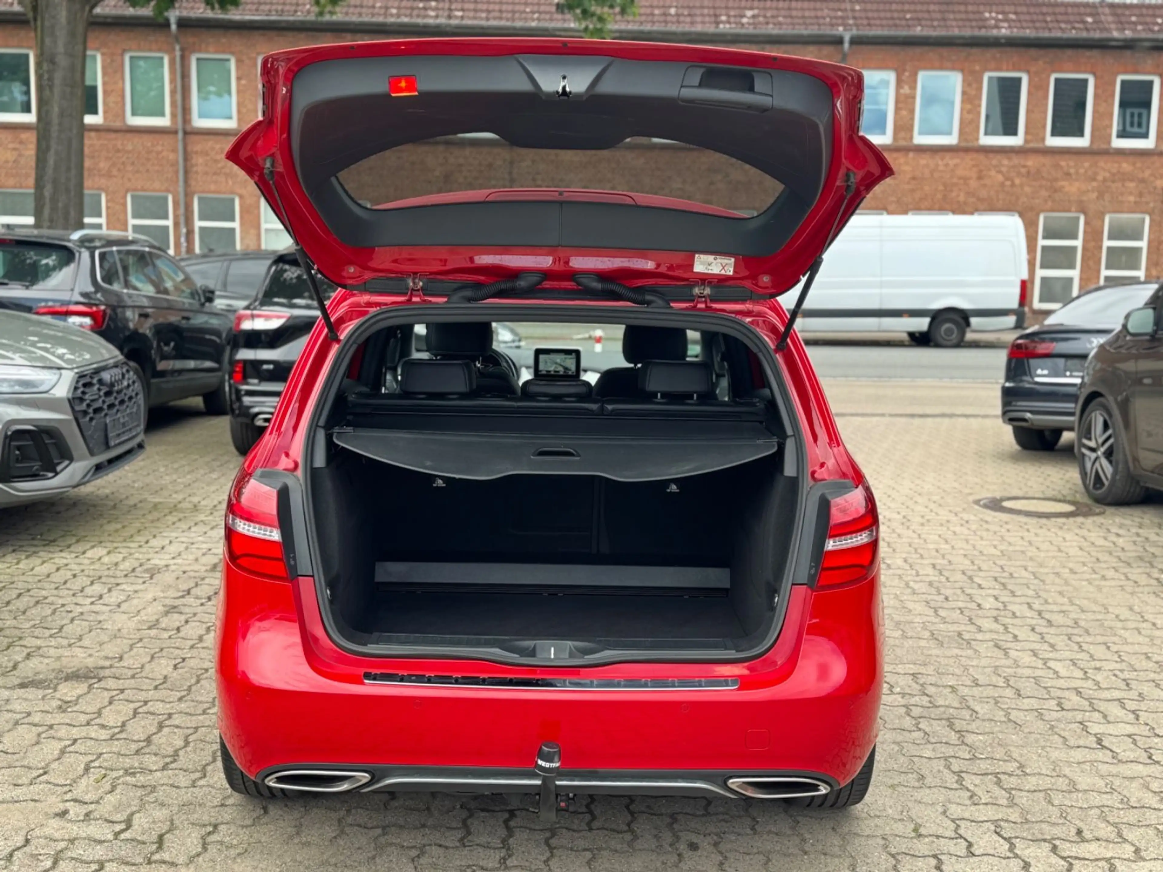 Mercedes-Benz B 180 EDITION/KAMERA/SHZ/TOTWINKEL/TEMPO/PDC/LED — photo 13
