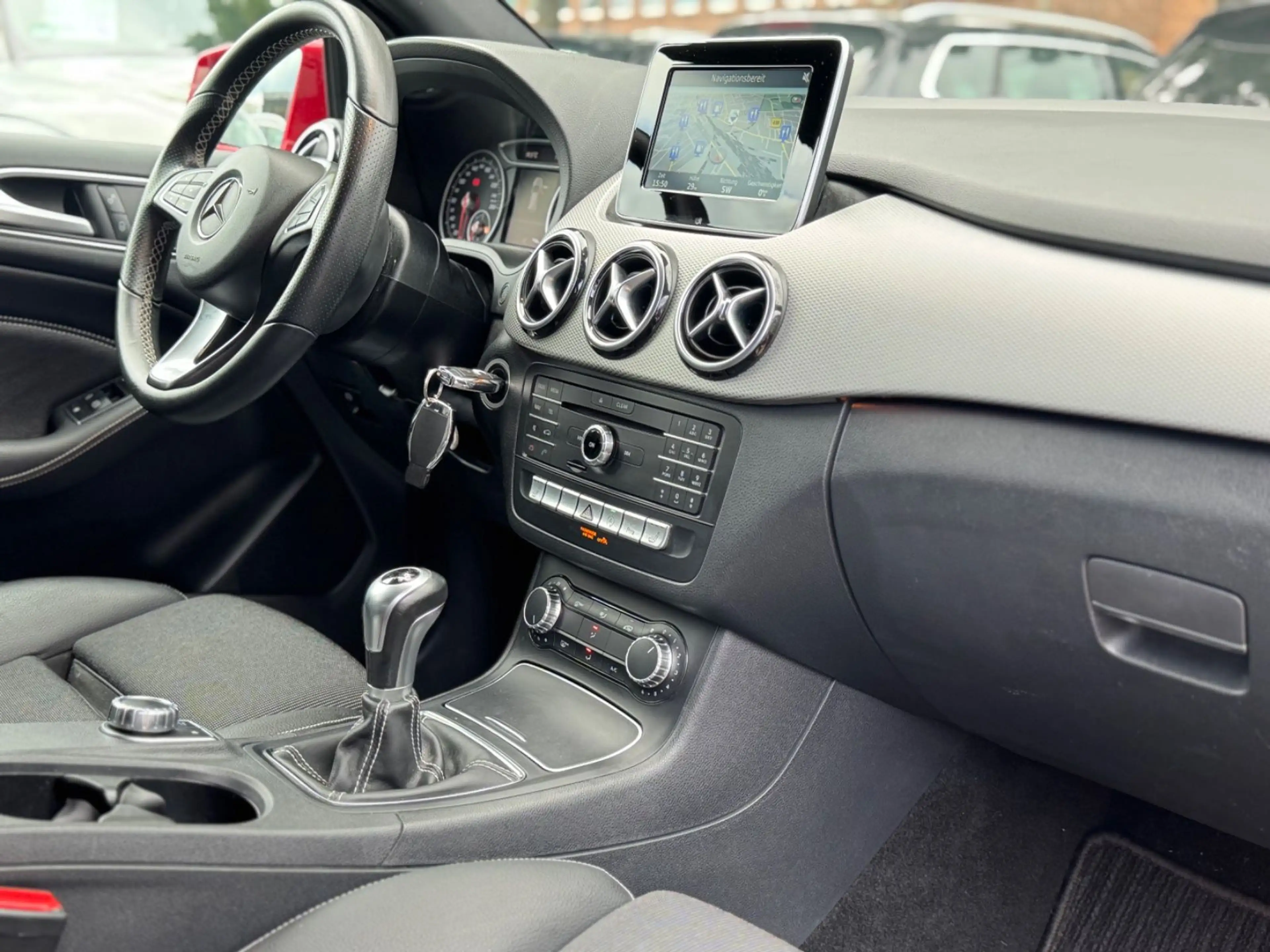 Mercedes-Benz B 180 EDITION/KAMERA/SHZ/TOTWINKEL/TEMPO/PDC/LED — photo 8