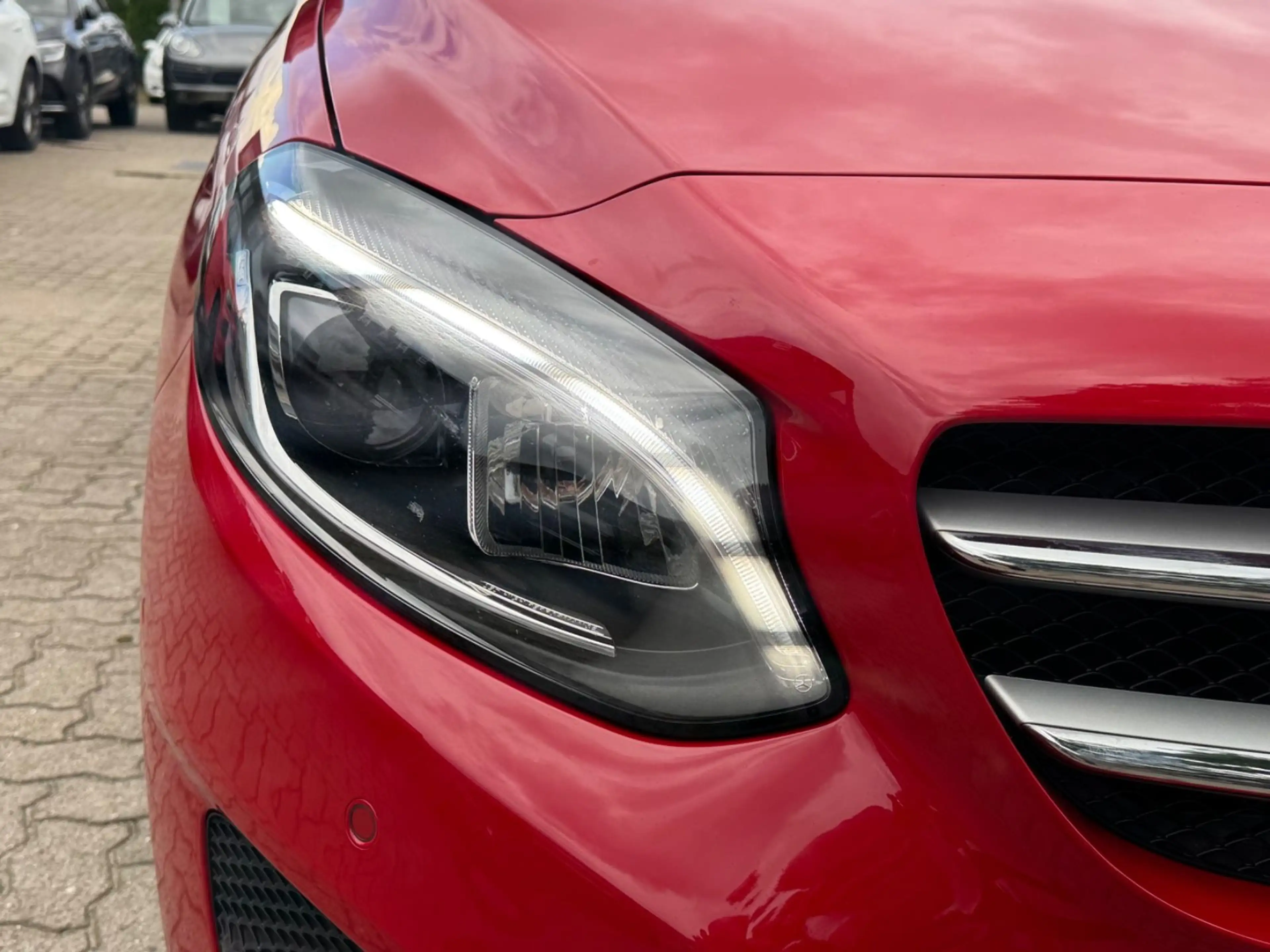 Mercedes-Benz B 180 EDITION/KAMERA/SHZ/TOTWINKEL/TEMPO/PDC/LED — photo 14