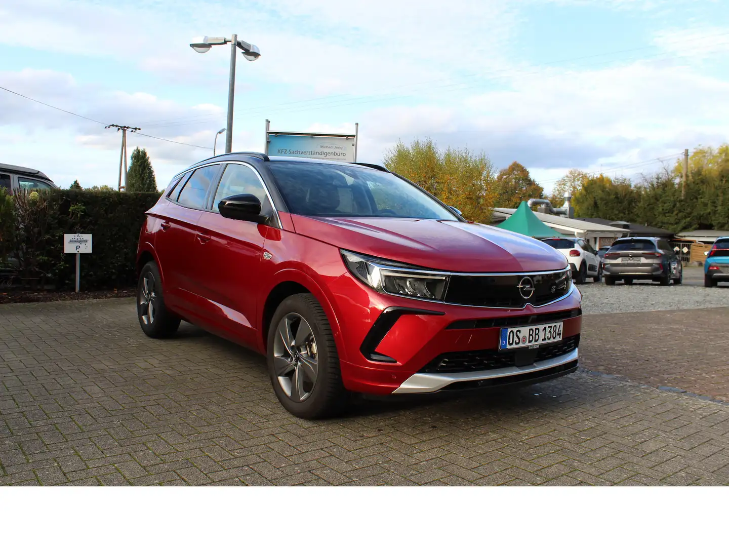 Opel Grandland X 1,2 TURBO Elegance/LED/SHZ/PDC/DAB Червоний - 1