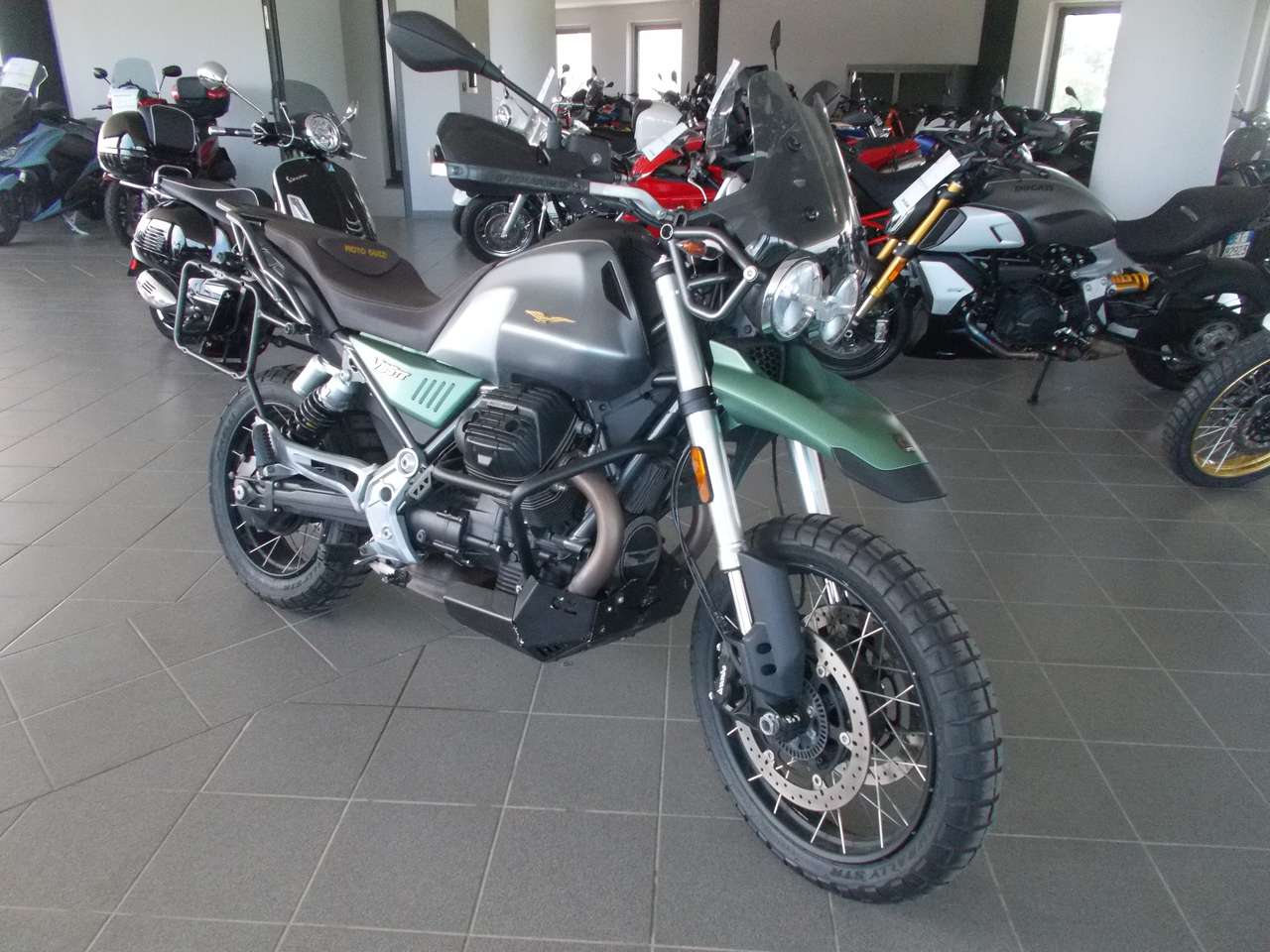 Moto Guzzi V 85 TT CENTENARIO