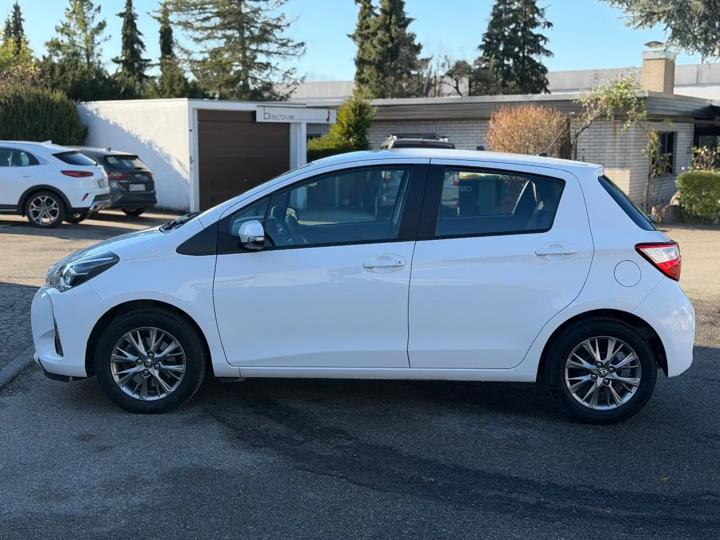 Toyota Yaris Comfort 1.5 Klima SHZ R-Kam Bianco - 2